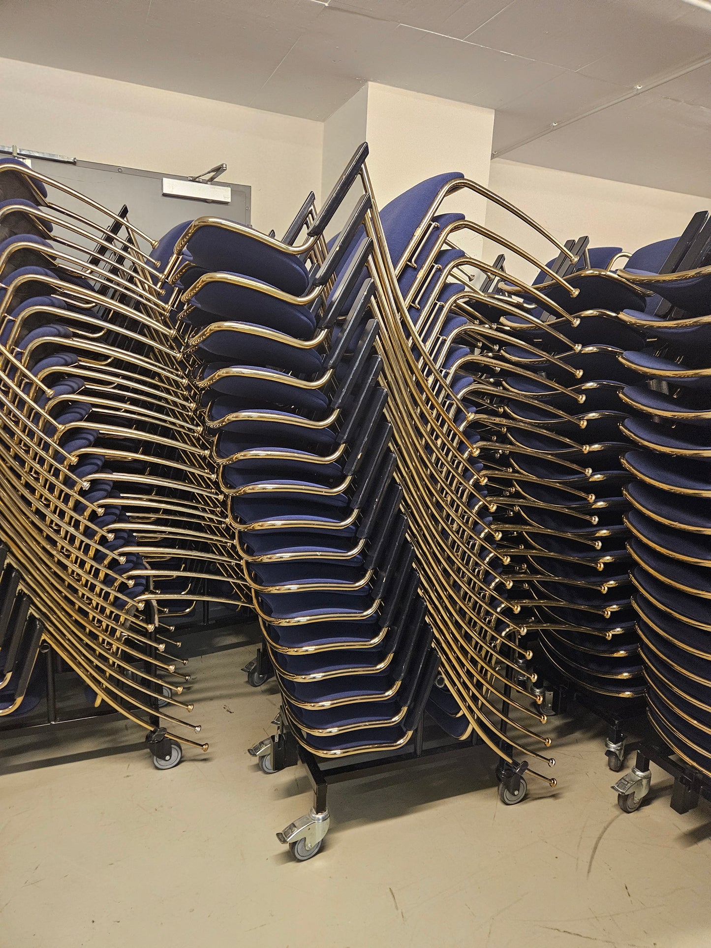 Konferenzstuhl Brunner blau gold