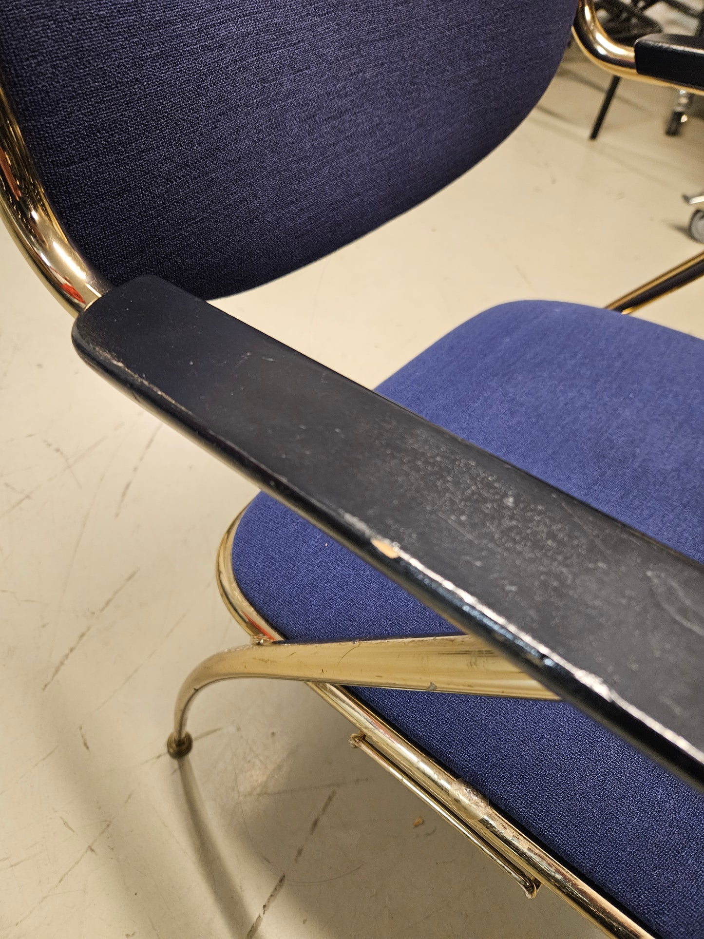 Konferenzstuhl Brunner blau gold