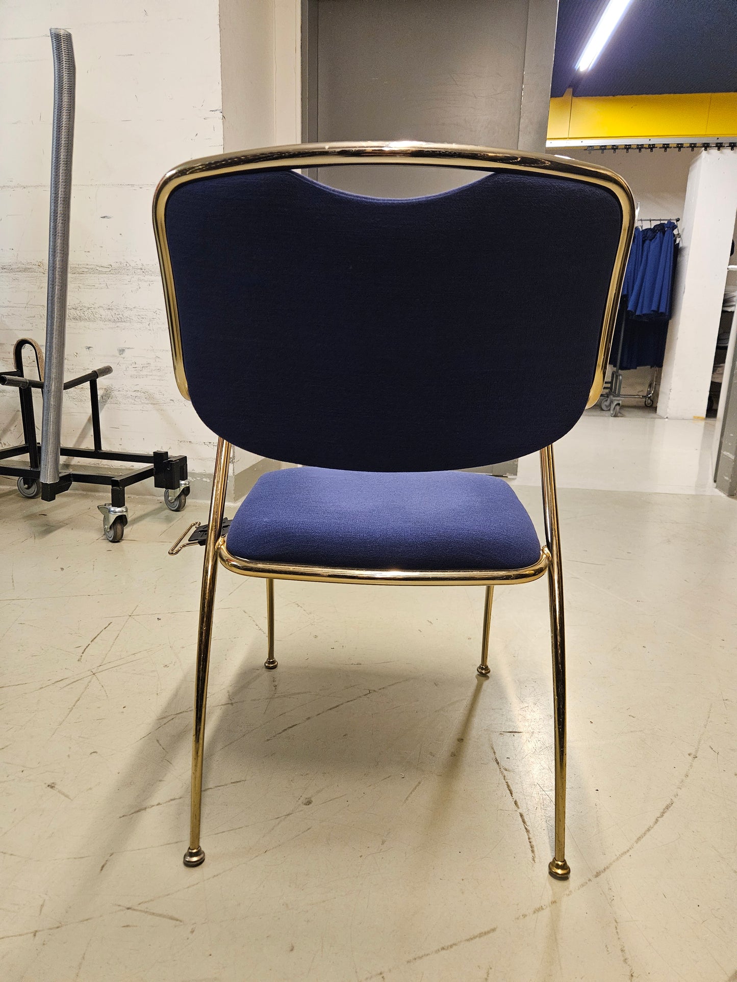 Konferenzstuhl Brunner blau gold