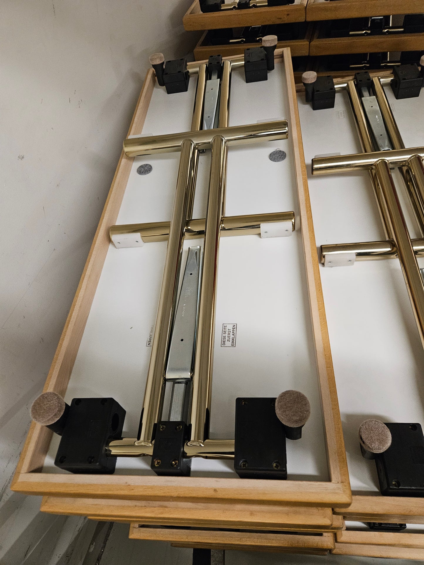 Tisch Hiller Objektmöbel Delta 105 180cmx45cmx74cm