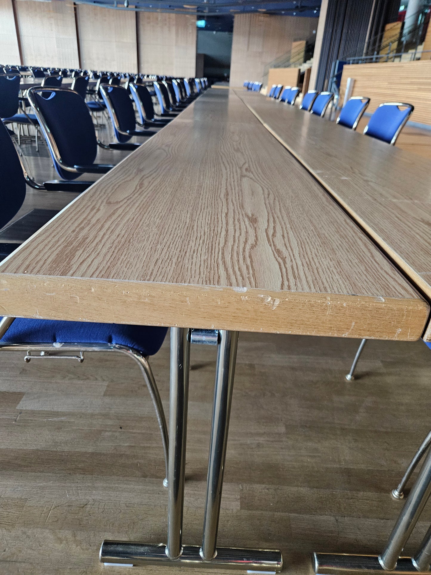 Tisch Hiller Objektmöbel Delta 105 180cmx45cmx74cm