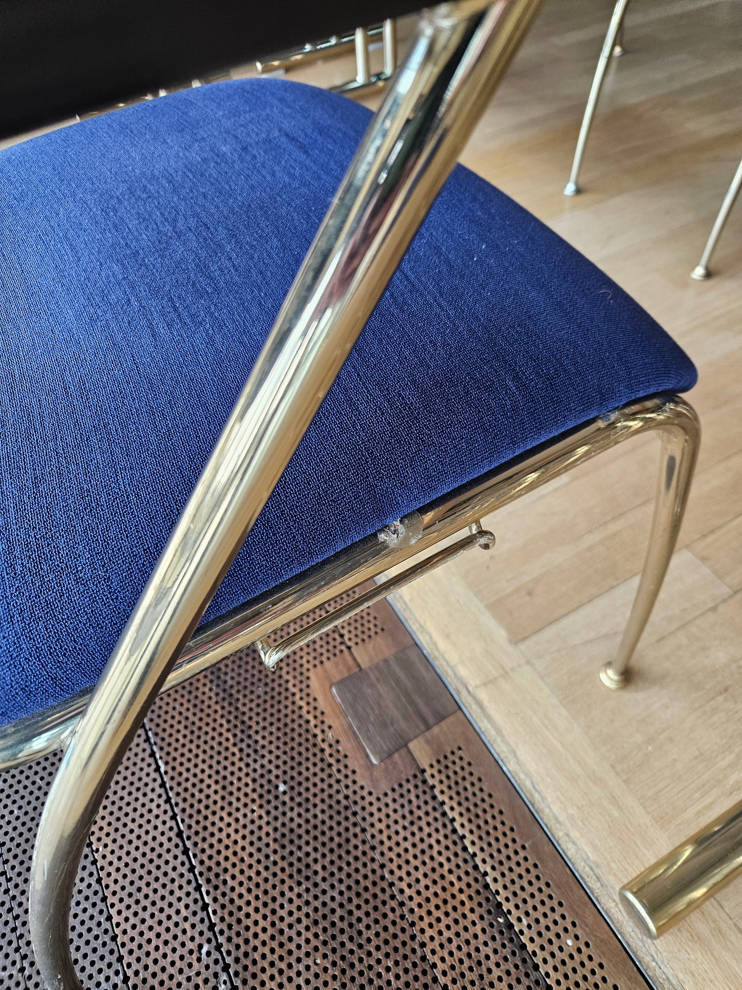 Konferenzstuhl Brunner blau gold