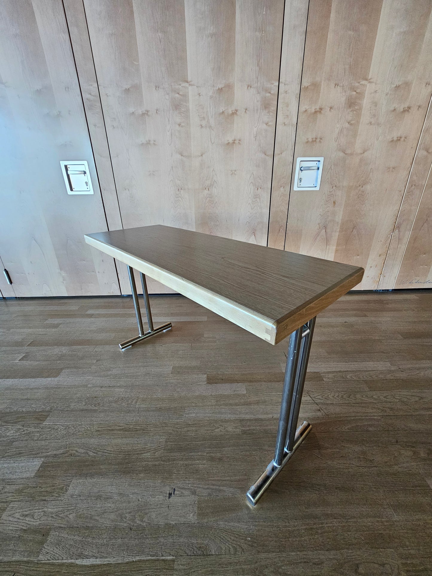 Tisch Hiller Objektmöbel Delta 105 120cmx45cmx74cm