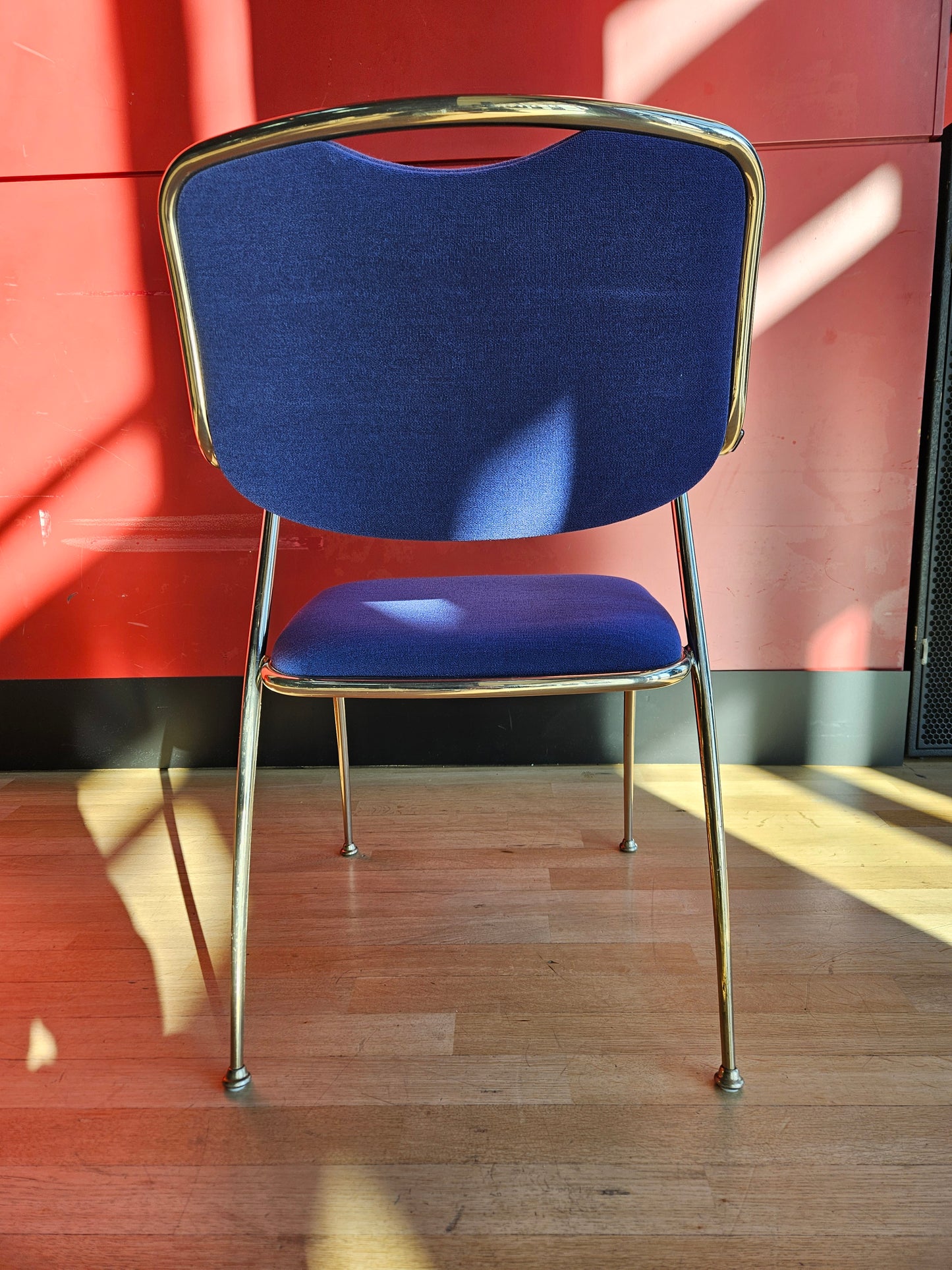 Konferenzstuhl Brunner blau gold