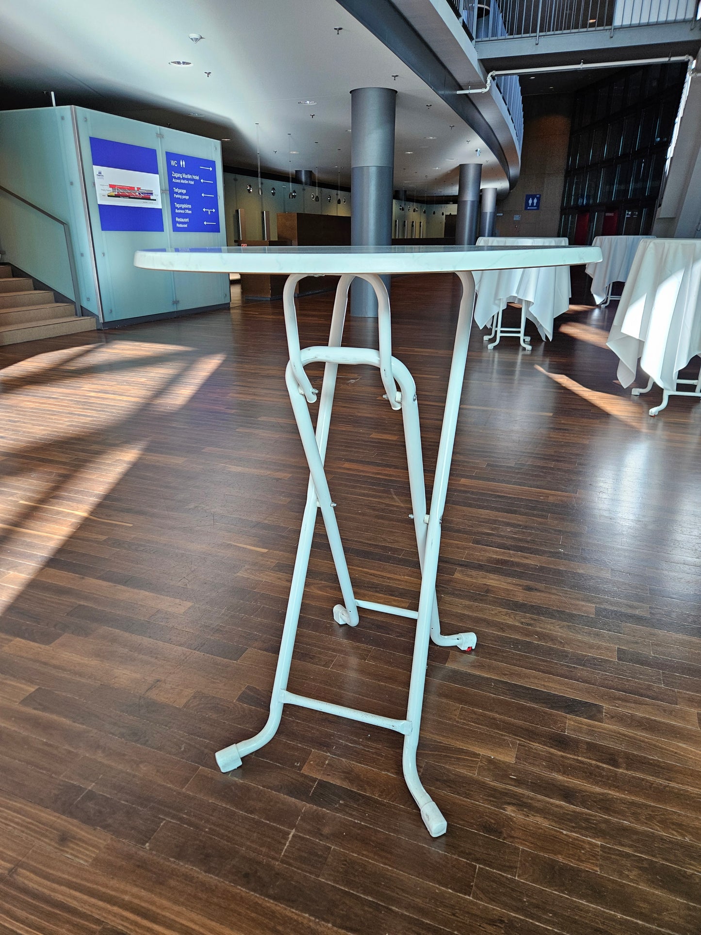 Klapp-Stehtisch weiß oval