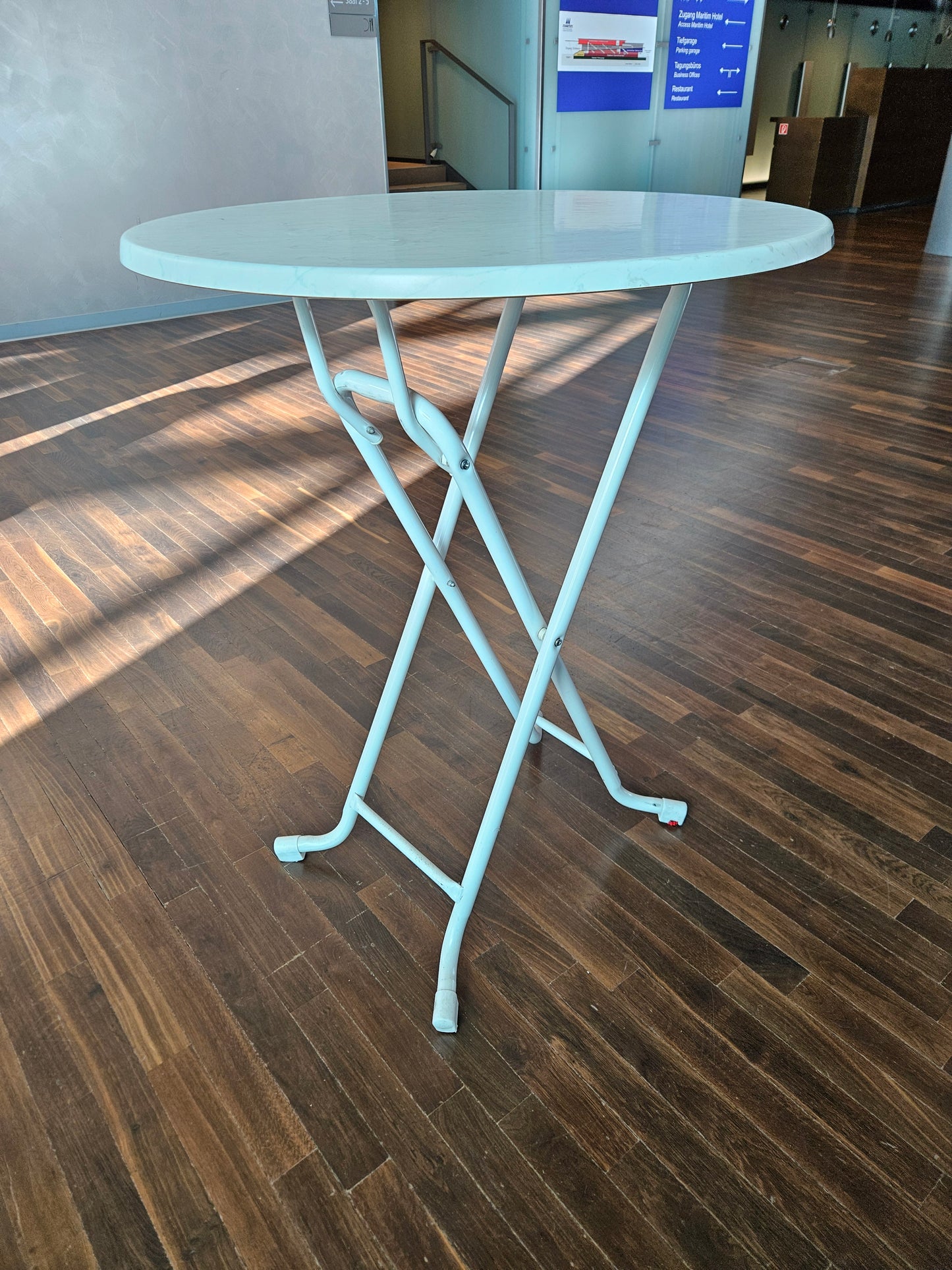 Klapp-Stehtisch weiß oval