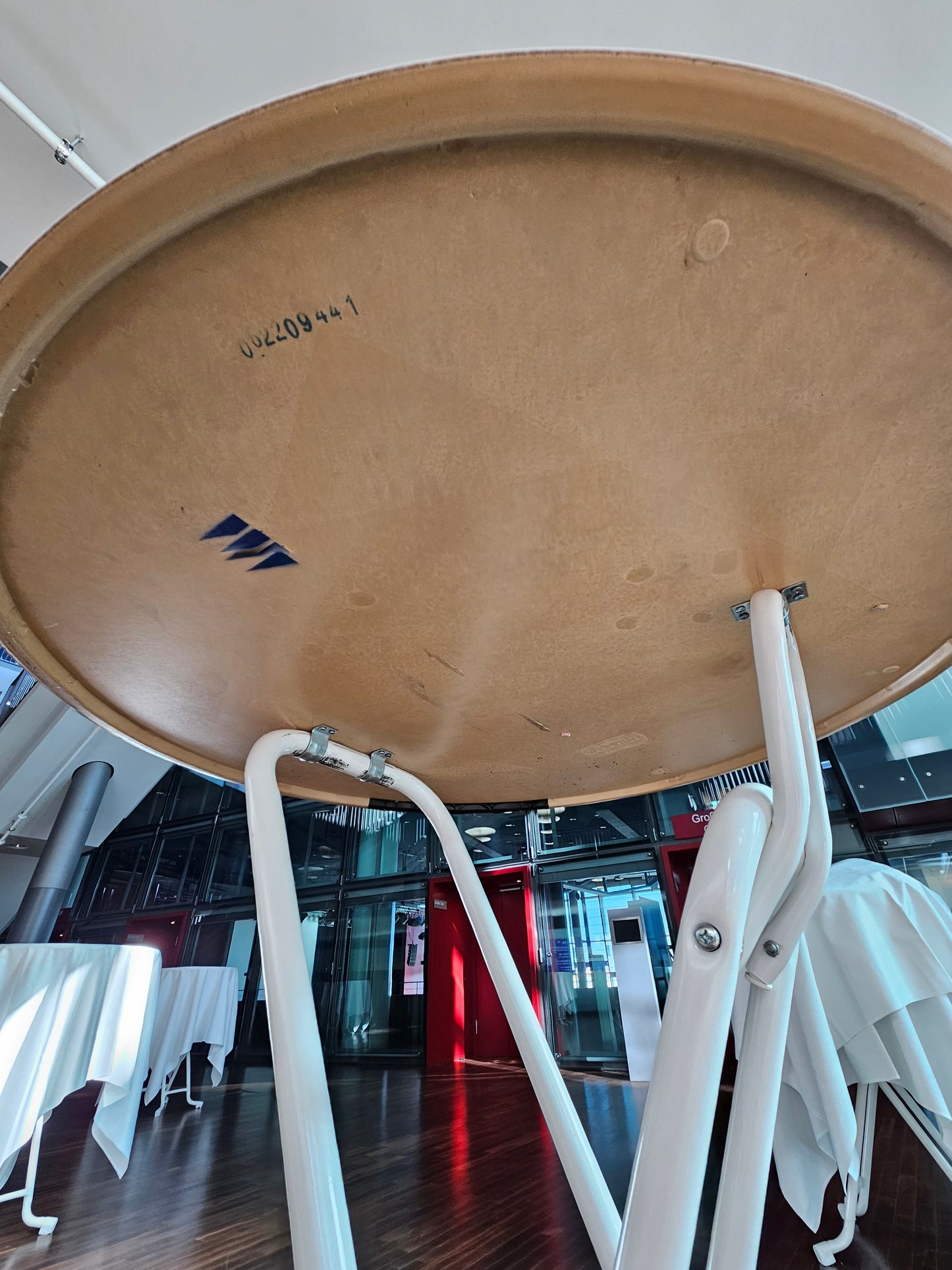 Klapp-Stehtisch weiß oval