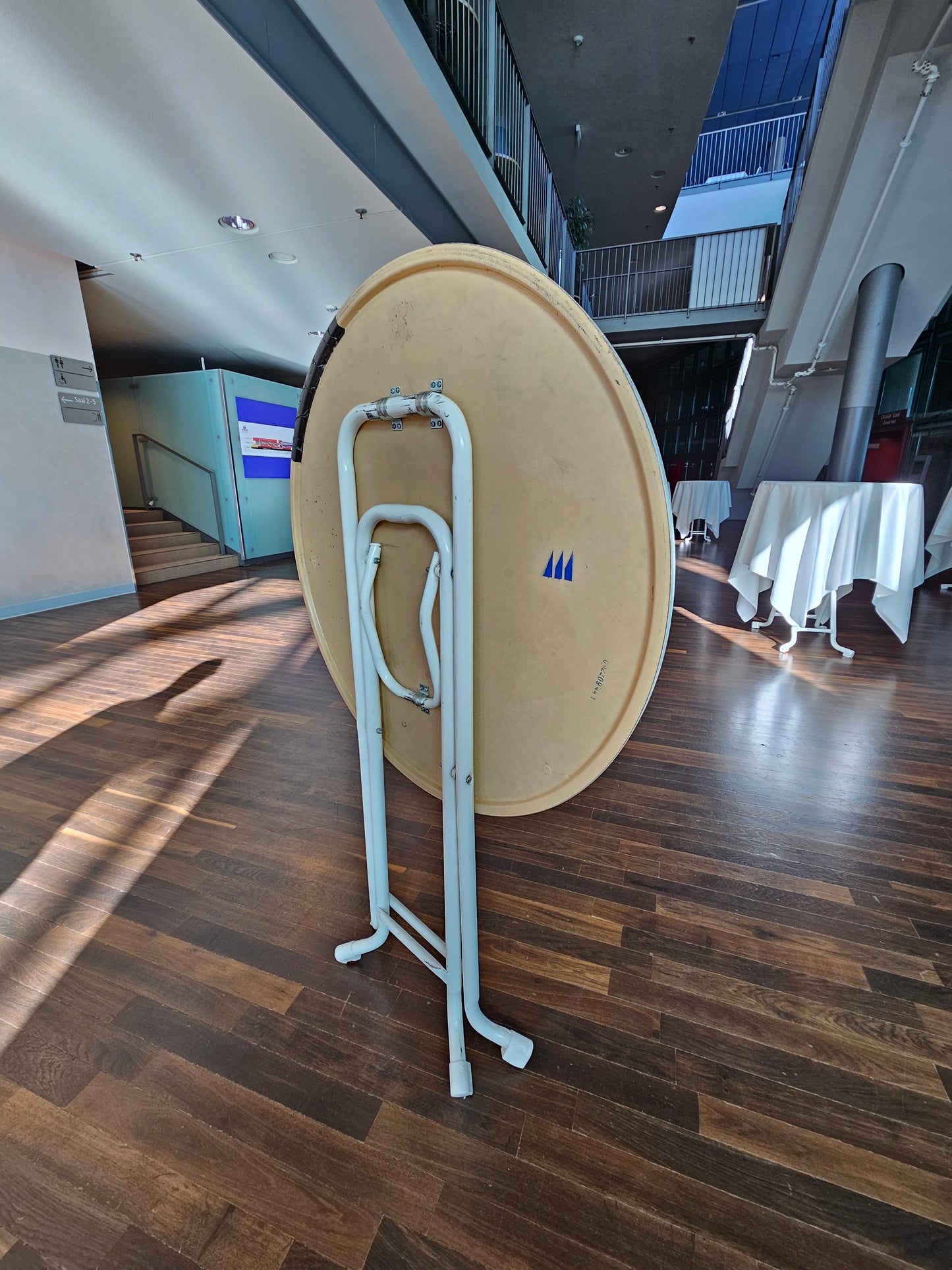 Klapp-Stehtisch weiß oval