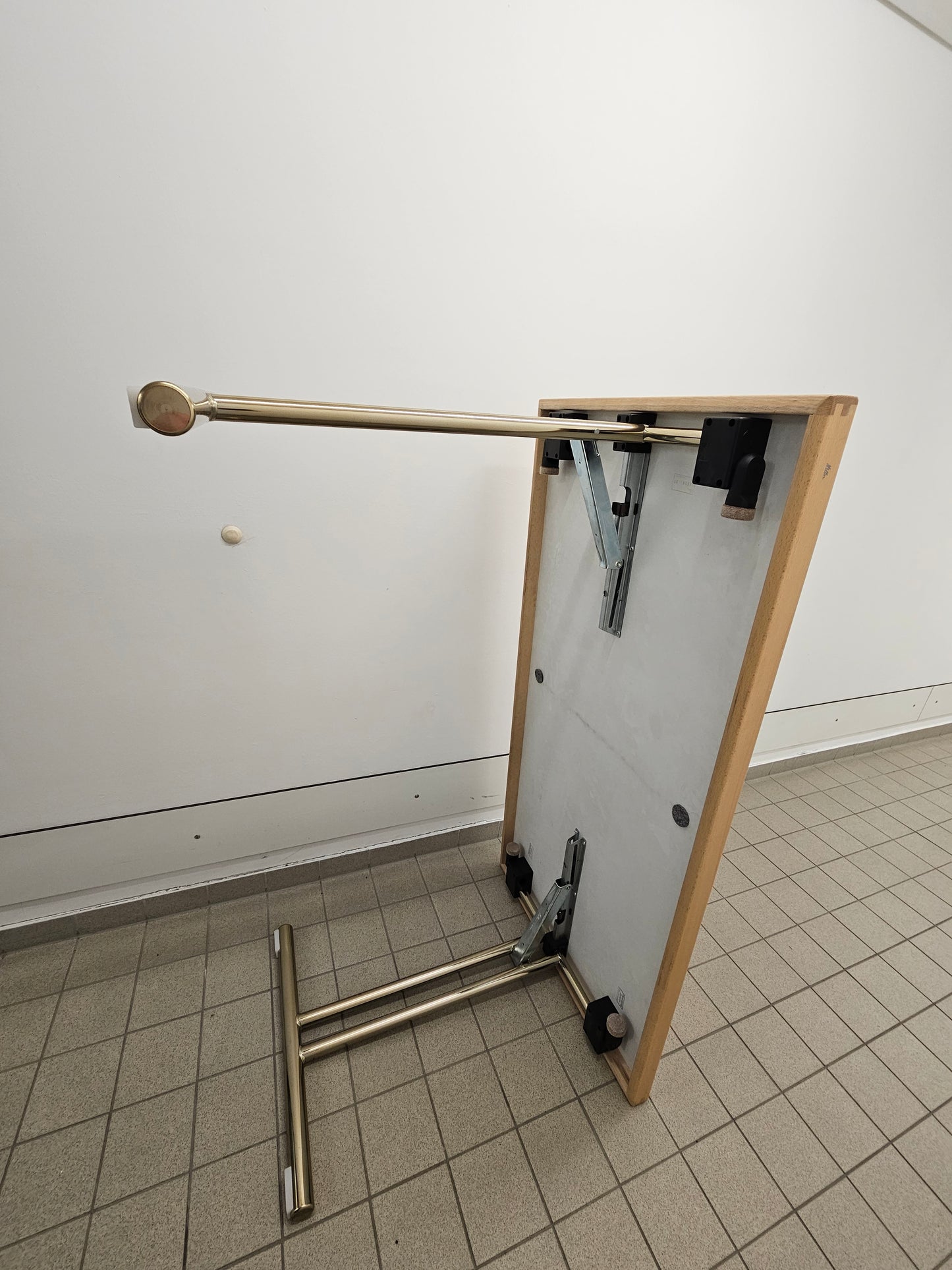 Tisch Hiller Objektmöbel Delta 105 140cmx70cmx74cm