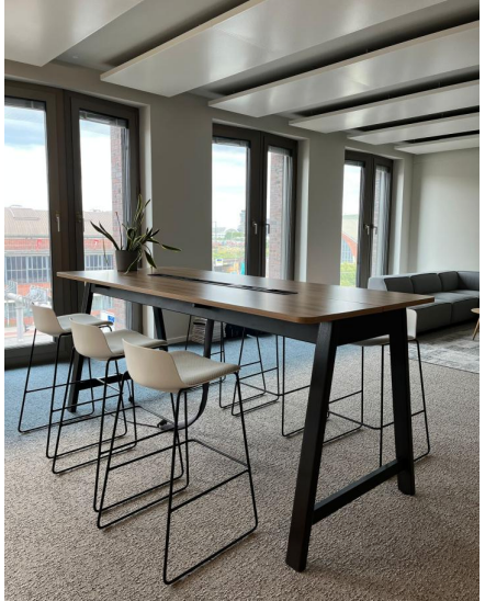 Stehtisch Parkbench von Haworth, Modell Intuity, Maße 140 x 100 cm, Eichedekor