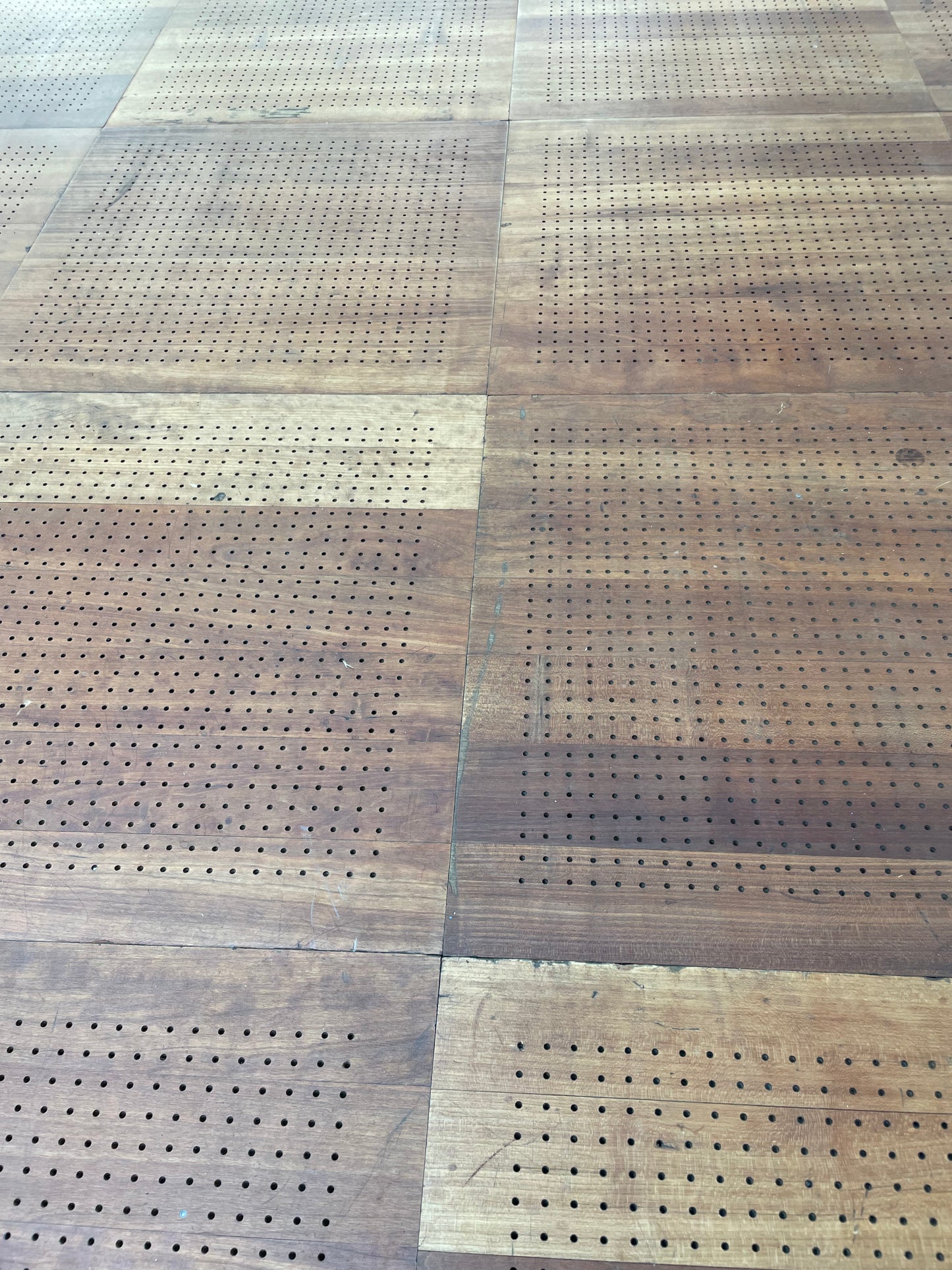 Bühnenboden als Doppelbodenplatte (7mm Echtholz) 550mm x 550mm x 43mm