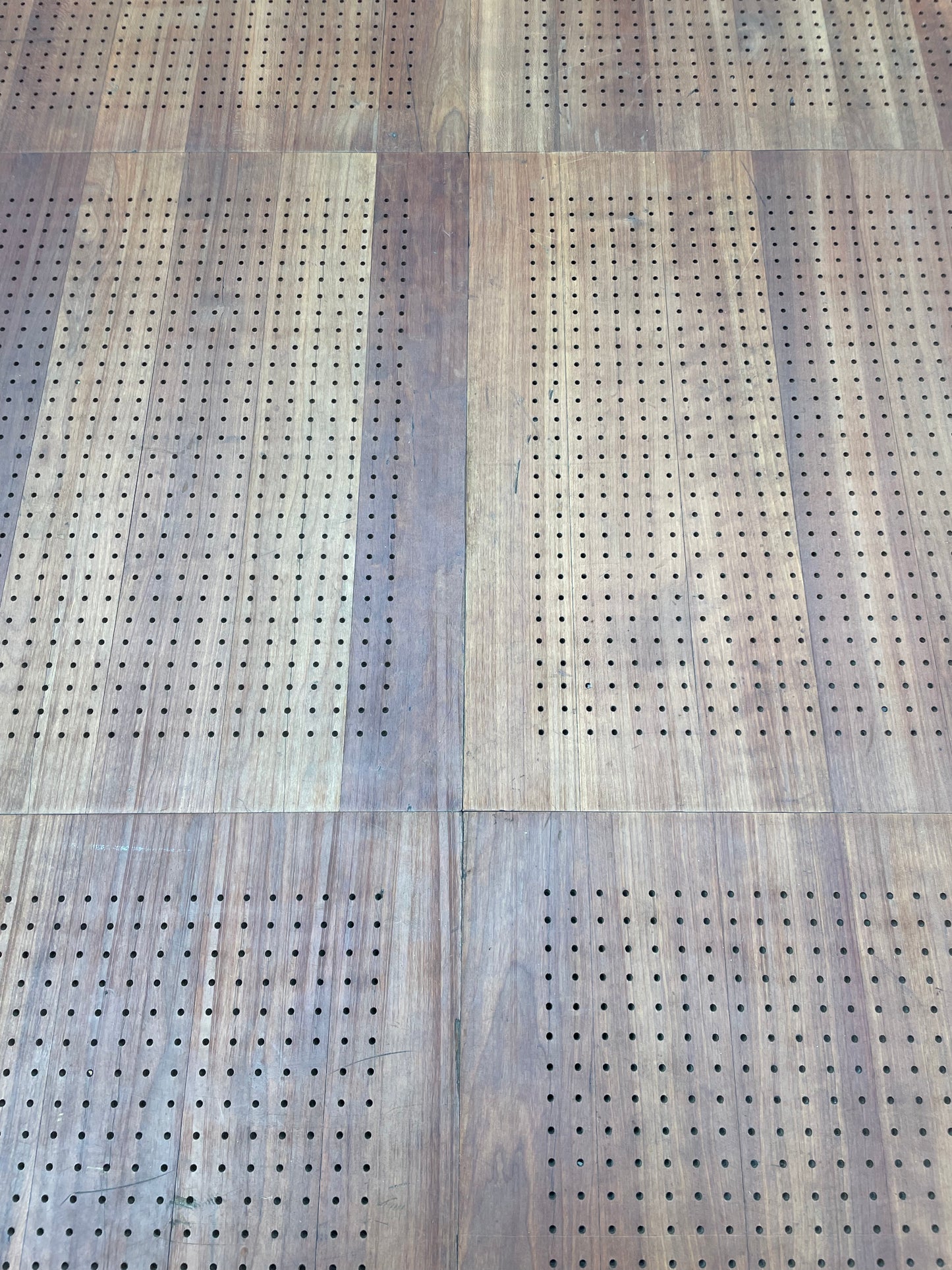 Bühnenboden als Doppelbodenplatte (7mm Echtholz) 550mm x 550mm x 43mm