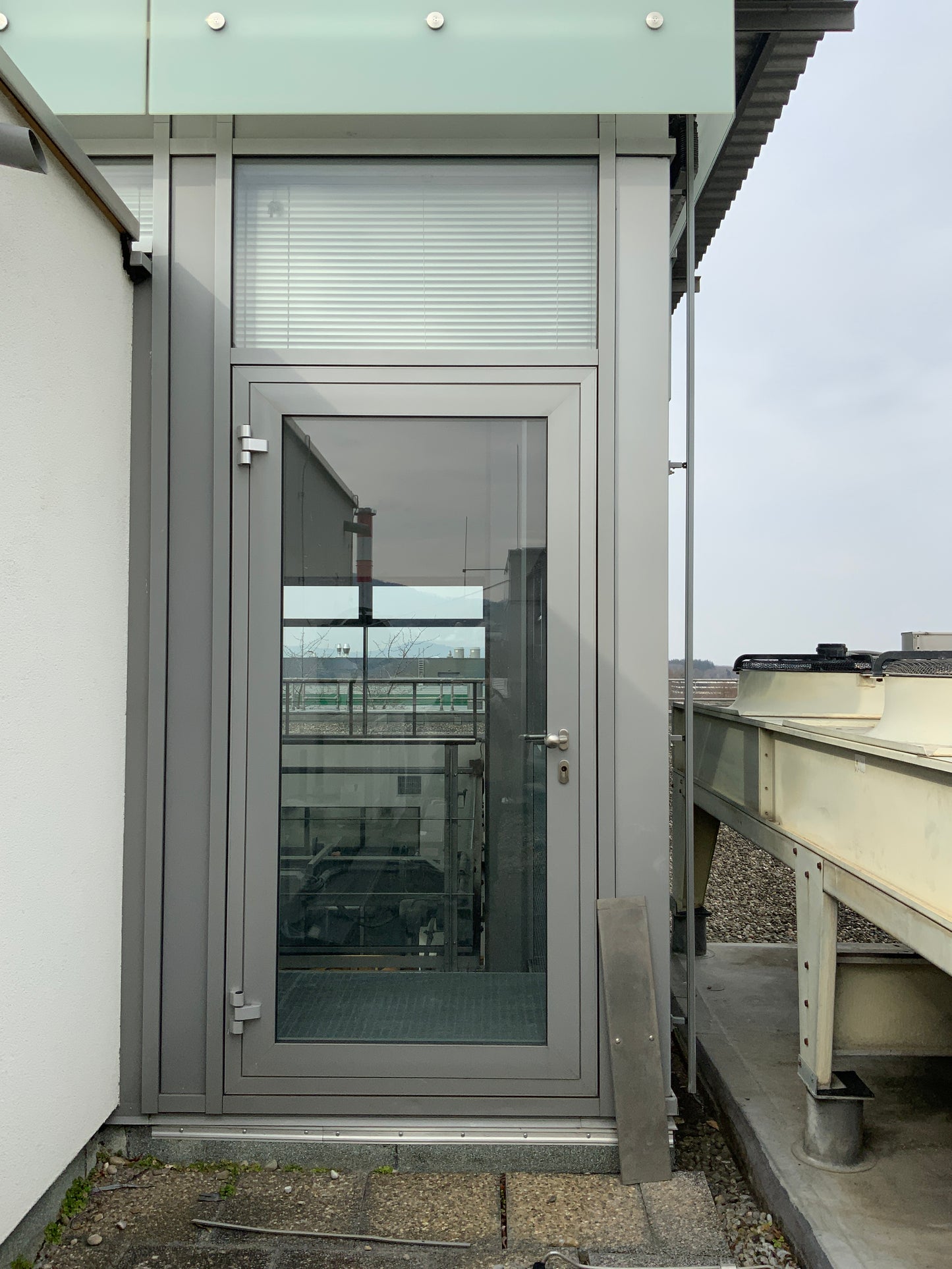 Pfosten-Riegel-Fassade mit Tür 1250x3000x200