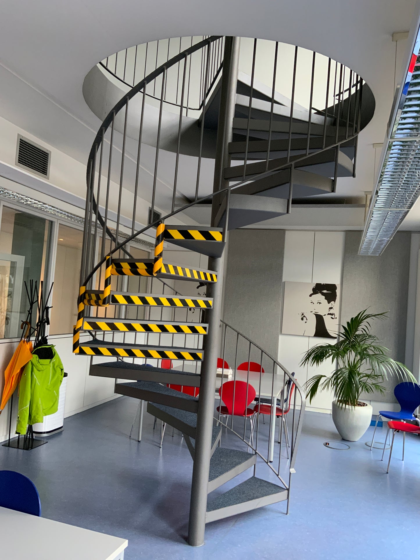 Treppe - innen - Stahl 2020x3386x1 cm