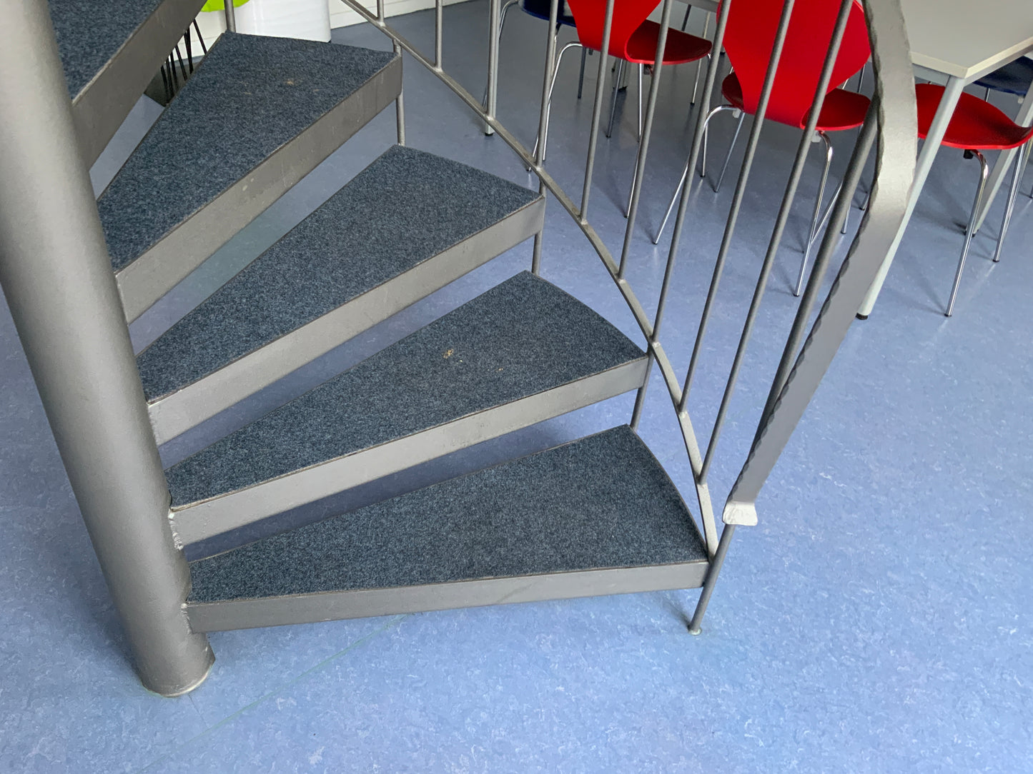 Treppe - innen - Stahl 2020x3386x1 cm