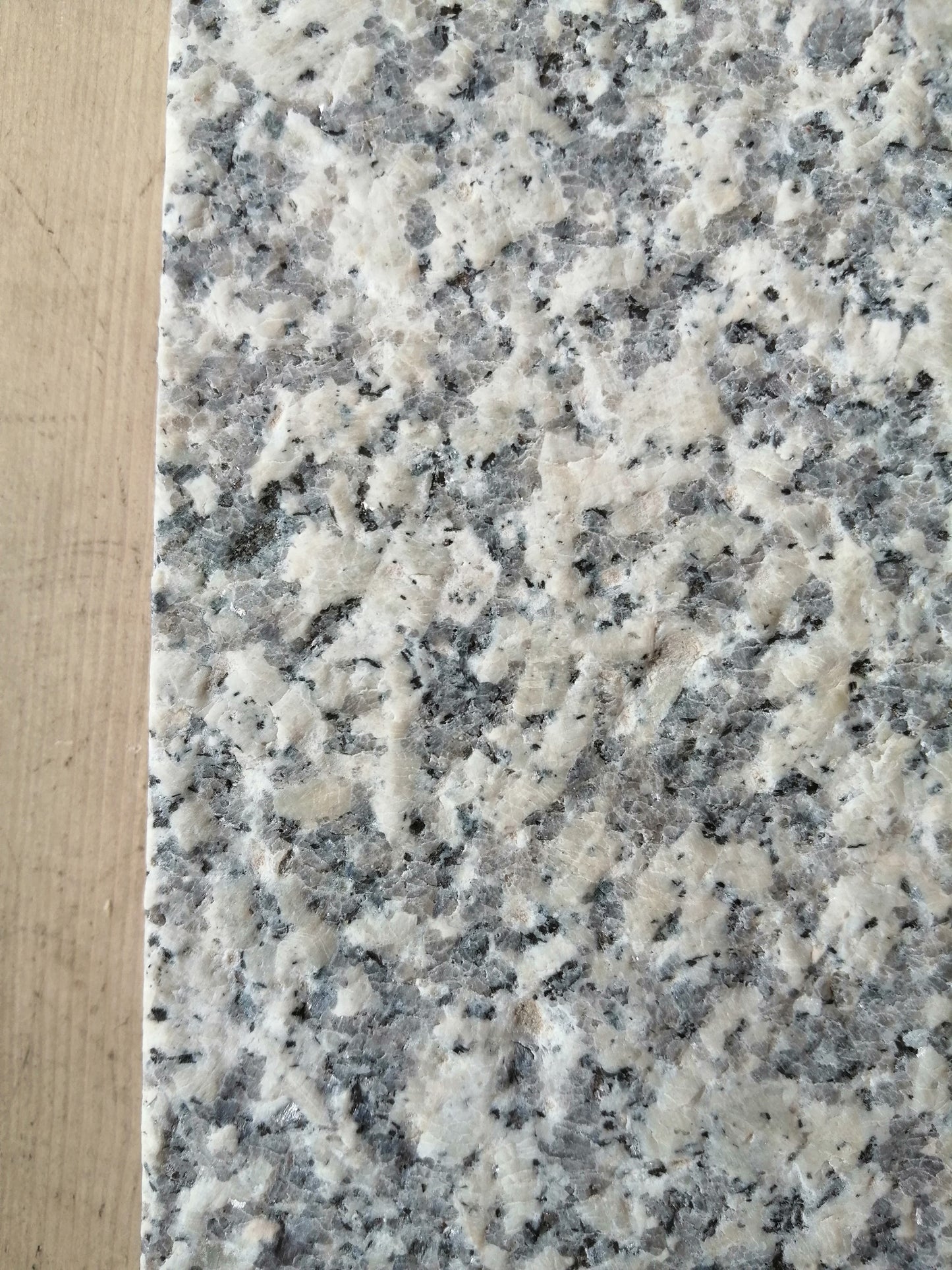 Granitstein Bianco Sardo Fassadenplatten 84 cm Länge