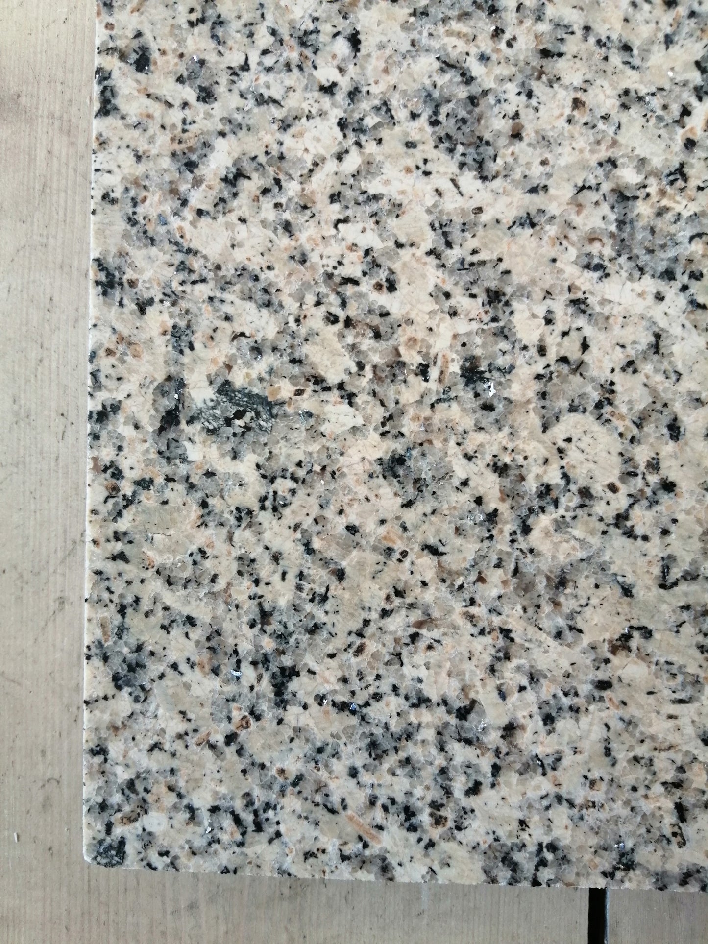 Granitstein Bianco Sardo Fassadenplatten 84 cm Länge