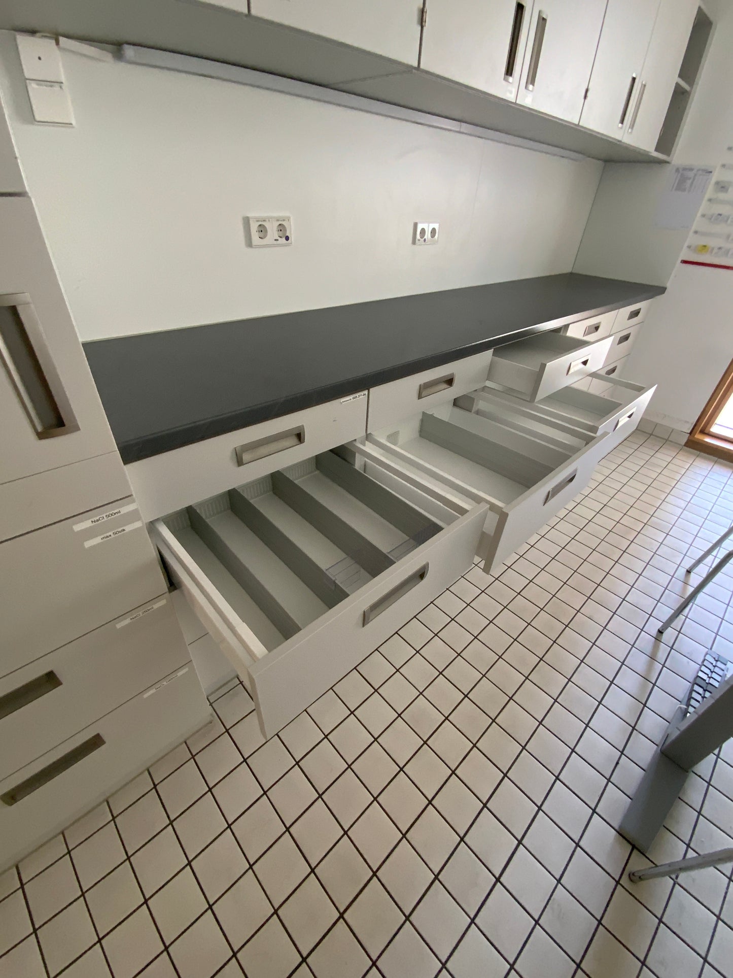 Medizinschrank - Holzwerkstoff 510x210cm