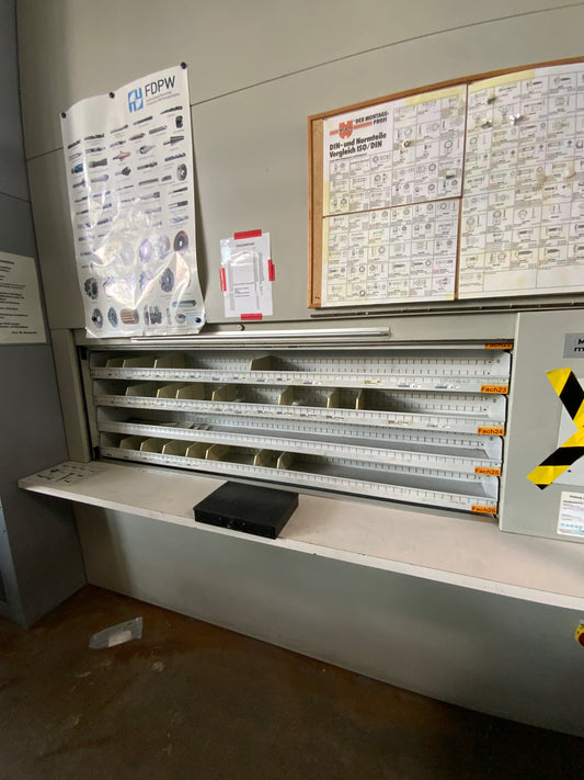 Paternoster Werkzeugschrank - Metall 2500x3150x850mm