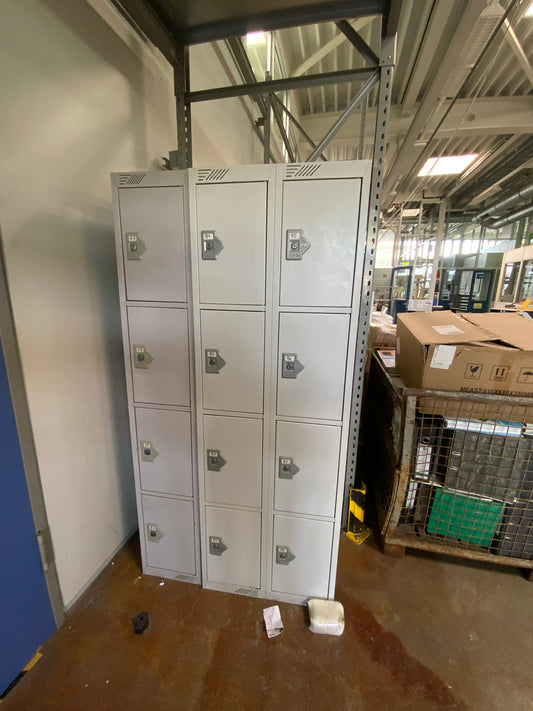Schließfach mit 8 Schließeinheiten - Metall 610x1800x500mm