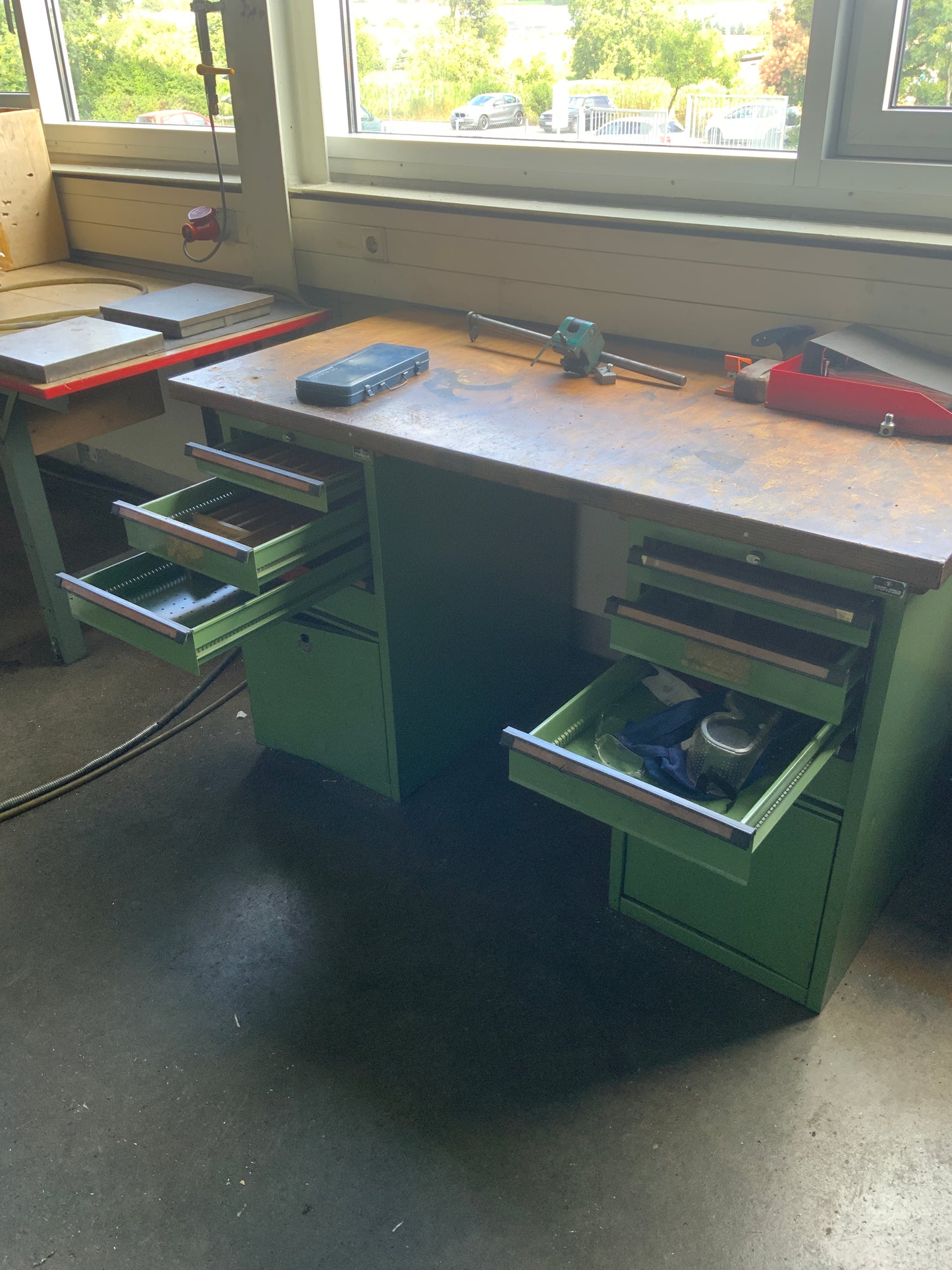 Werkbank mit Schubkästen - Metall/Holzauflage 1490x850x750mm
