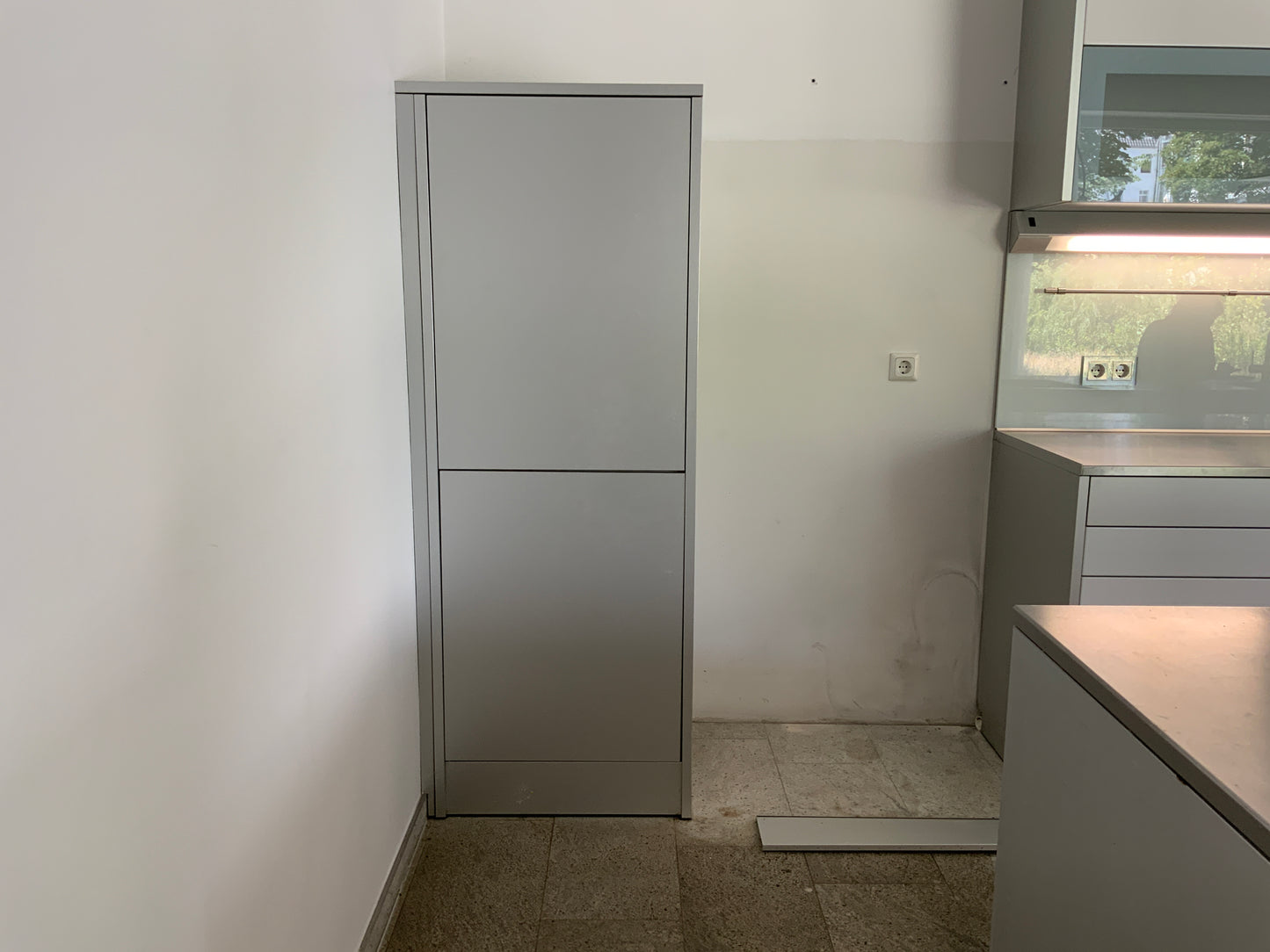 Küchenschrank MDF silber 690 x 1790 x 630 mm