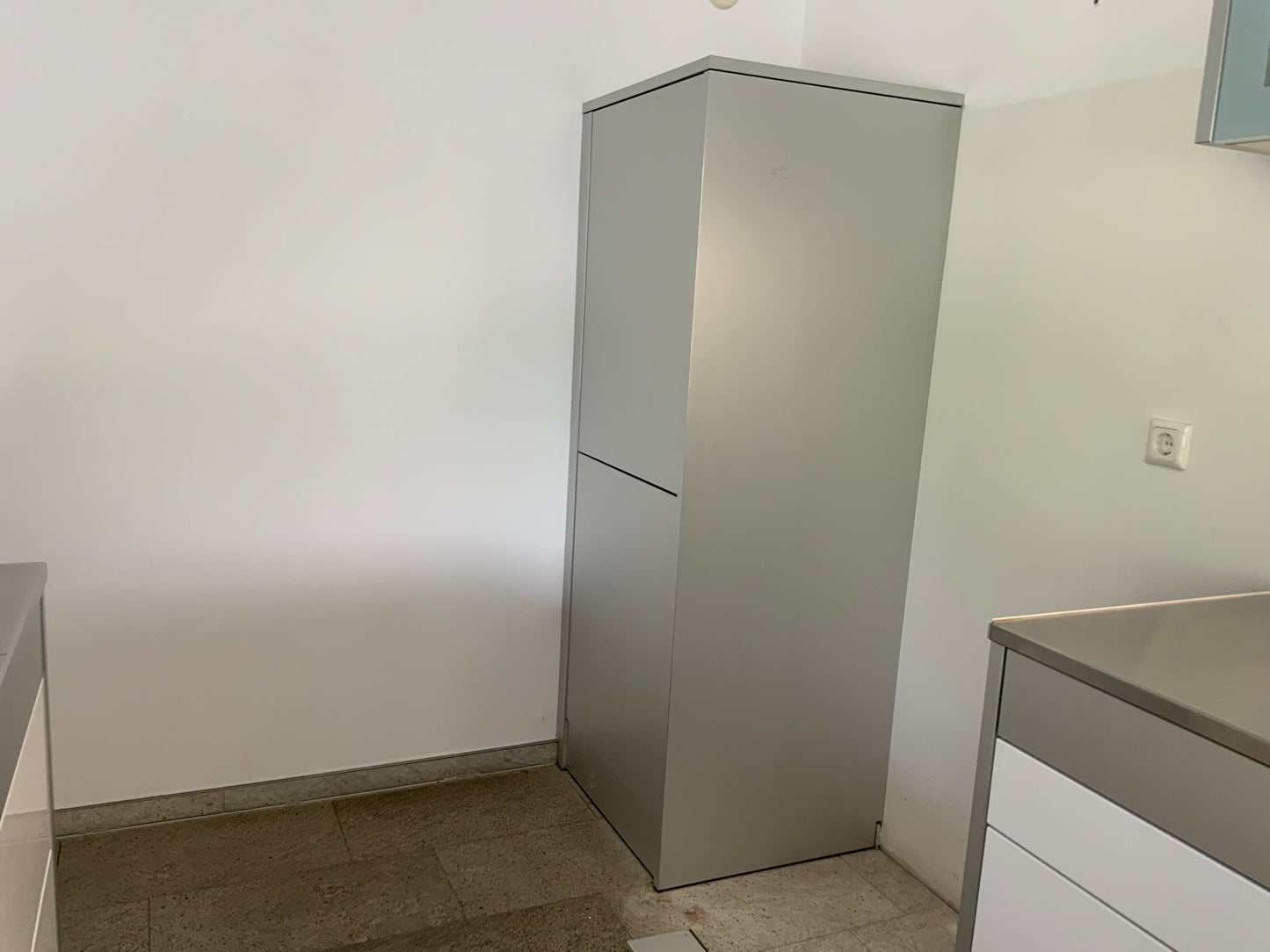 Küchenschrank MDF silber 690 x 1790 x 630 mm