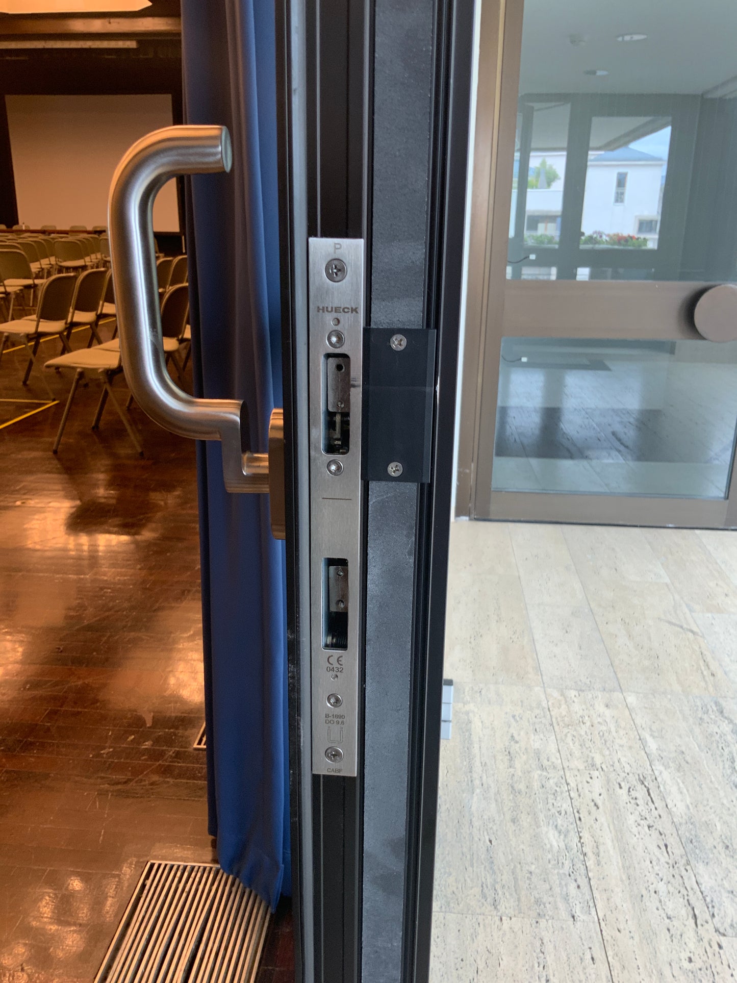 Doppelflügelige Glastür Hueck B233 H228.5