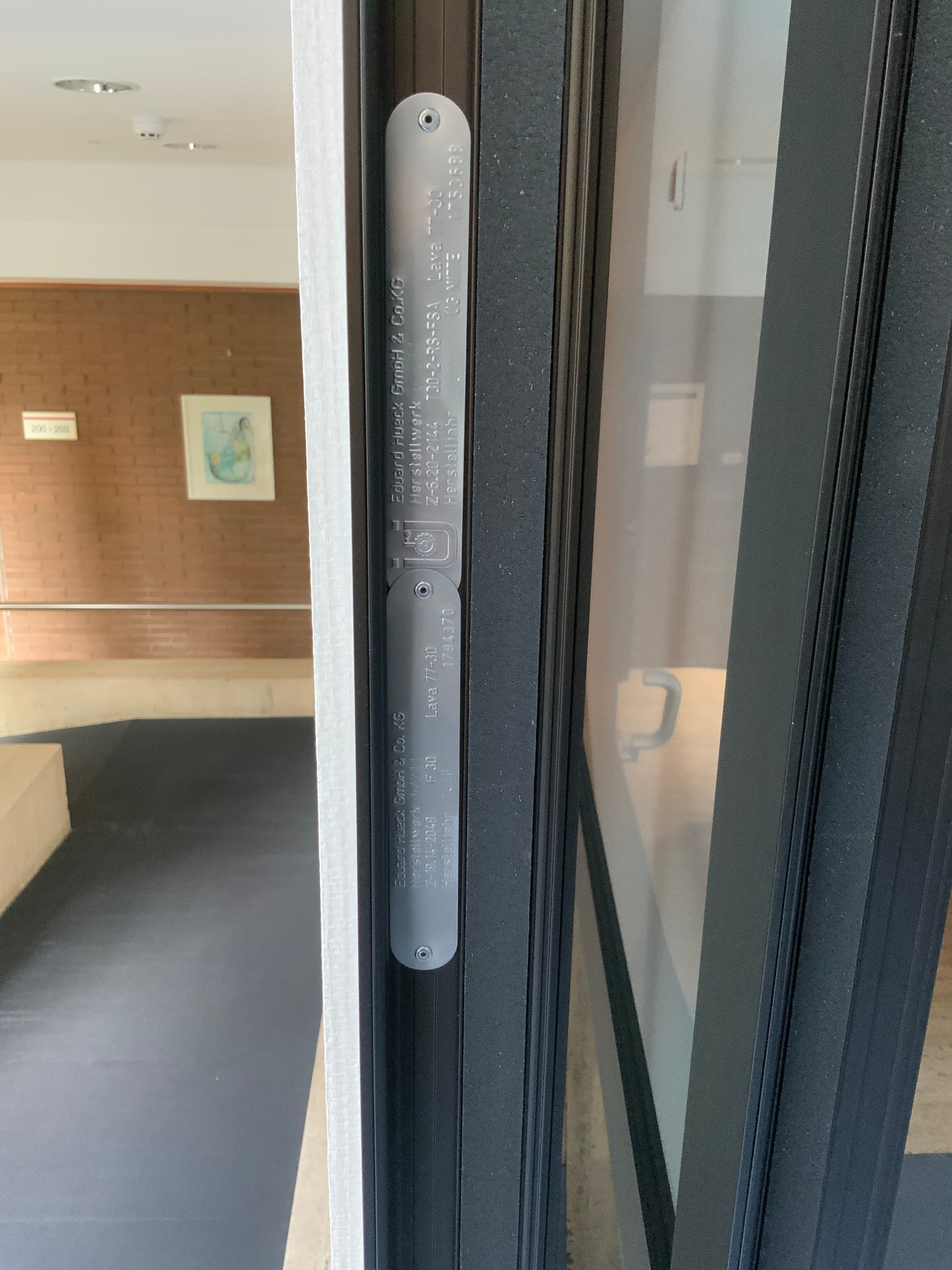 Doppelflügelige Brandschutztür T30-2-RS-FSA mit Festverglasung H326 B231