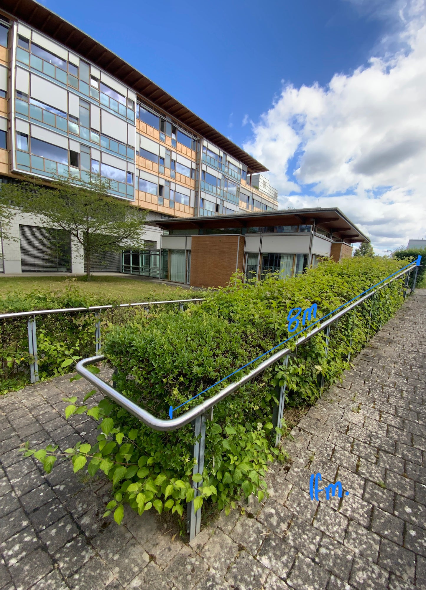 Geländer/Brüstung - außen - Stahl / ca. 42 lfm