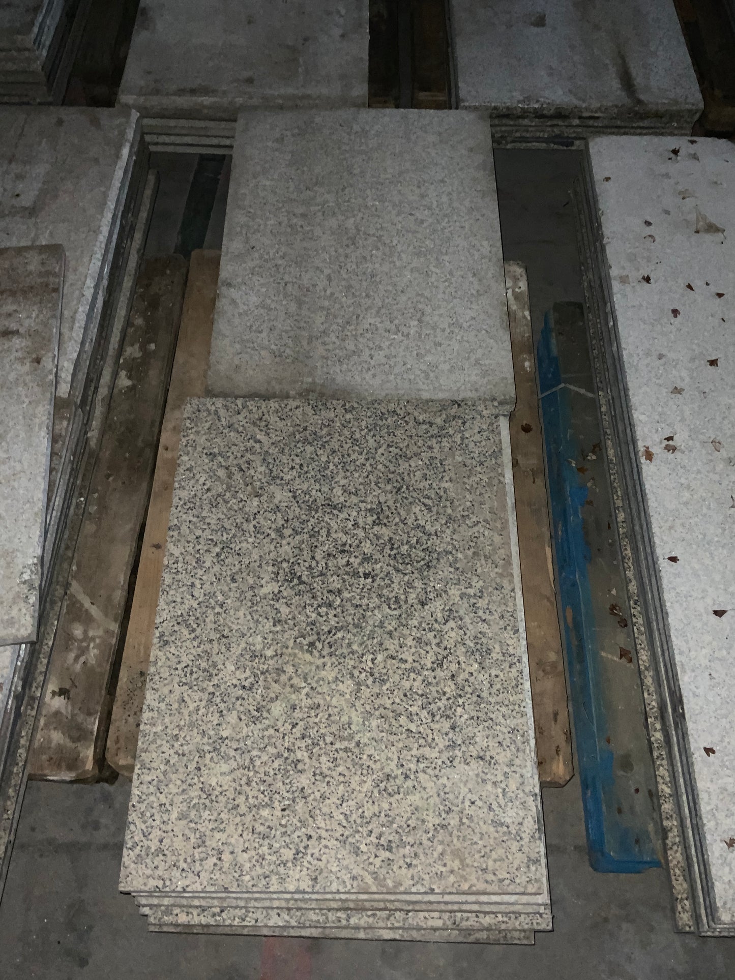 Granitstein Bianco Sardo Fassadenplatten 84 cm Länge