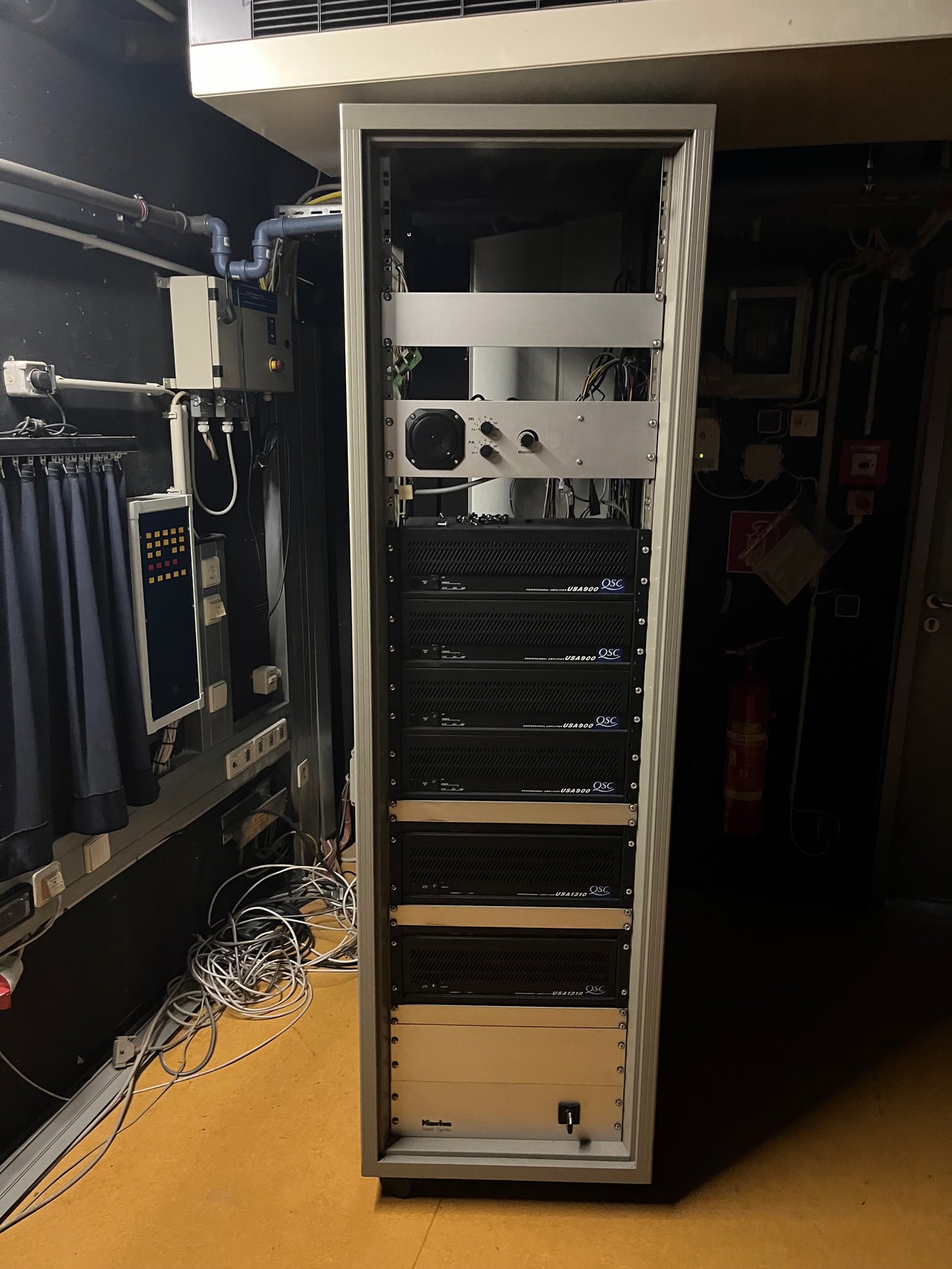 Audio Leistungsverstärker - QSC USA 900