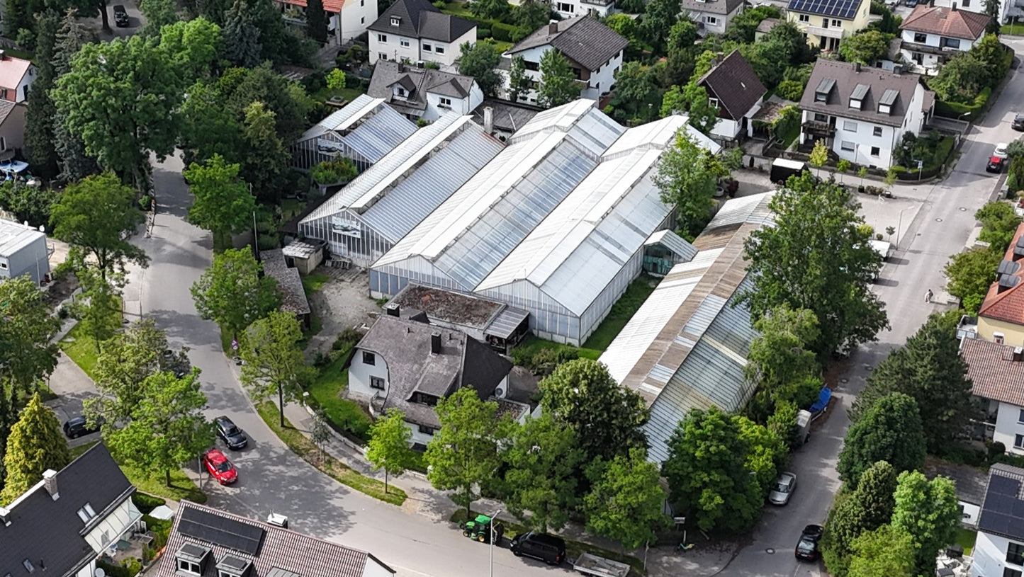 Gewächshäuser in verschiedenen Größen