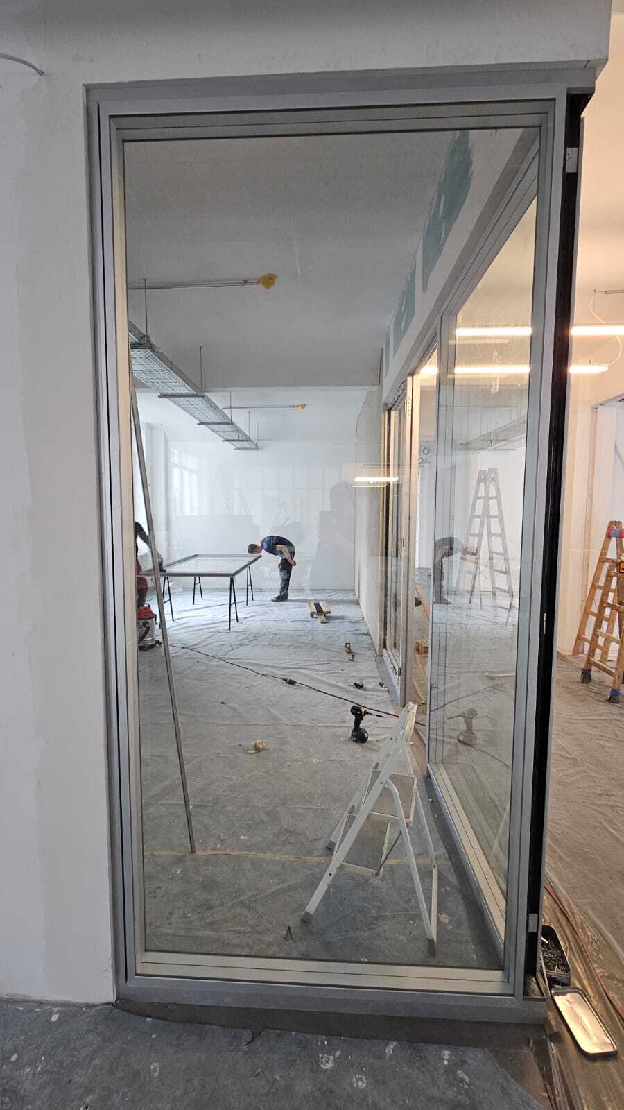 Trennwandsystem Glaselemente Strähle 2000 eloxiert - Einbauhöhe 2,75m