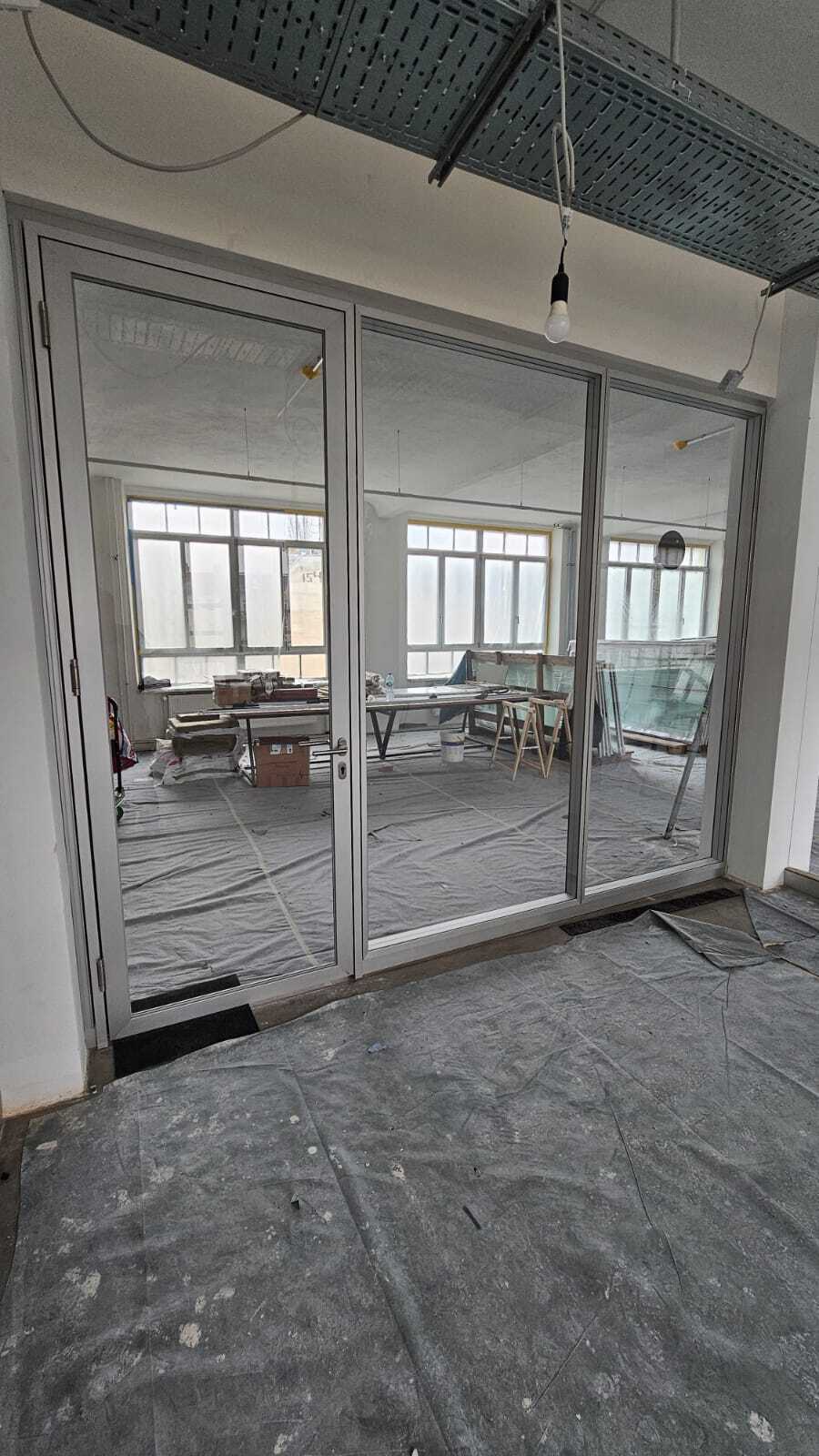 Trennwandsystem Glaselemente Strähle 2000 eloxiert - Einbauhöhe 2,75m