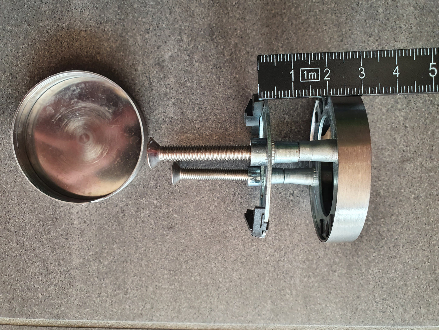 Türbeschlag, innen 131 x 70 mm (Edelstahl, Rundrosette für Blindzylinder)