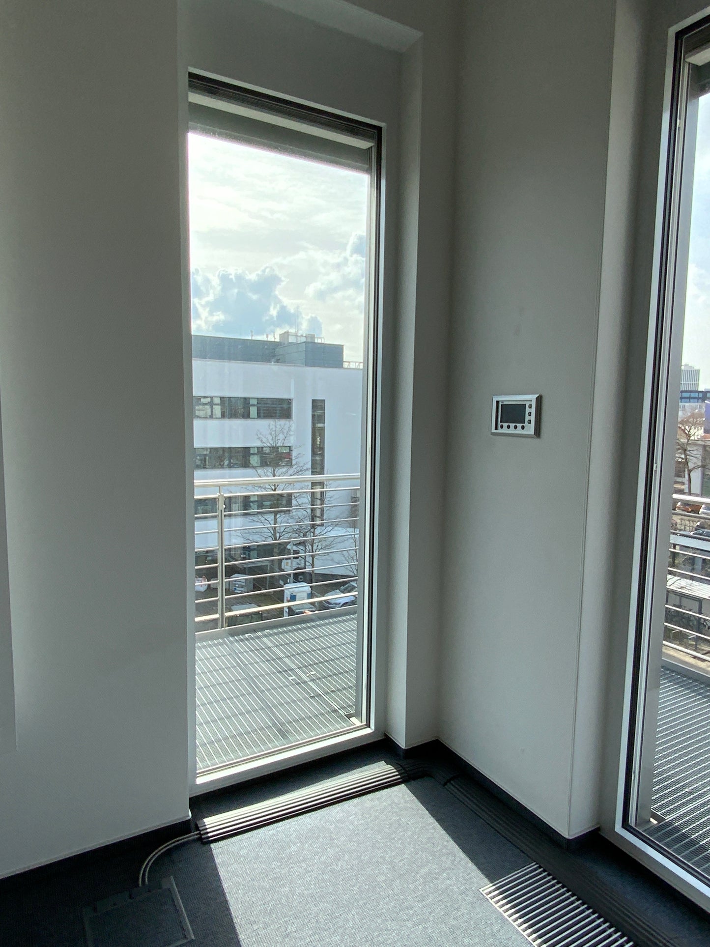 Bodentiefes Fenster, außen Schüco International KG 970x2850x80