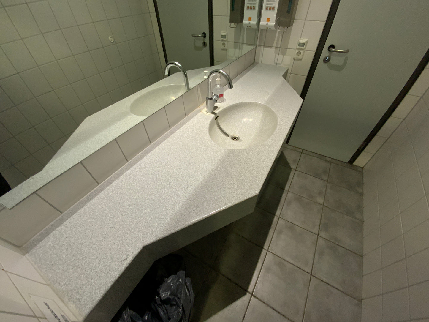 Einzelwaschtisch Corian 2000x150x600