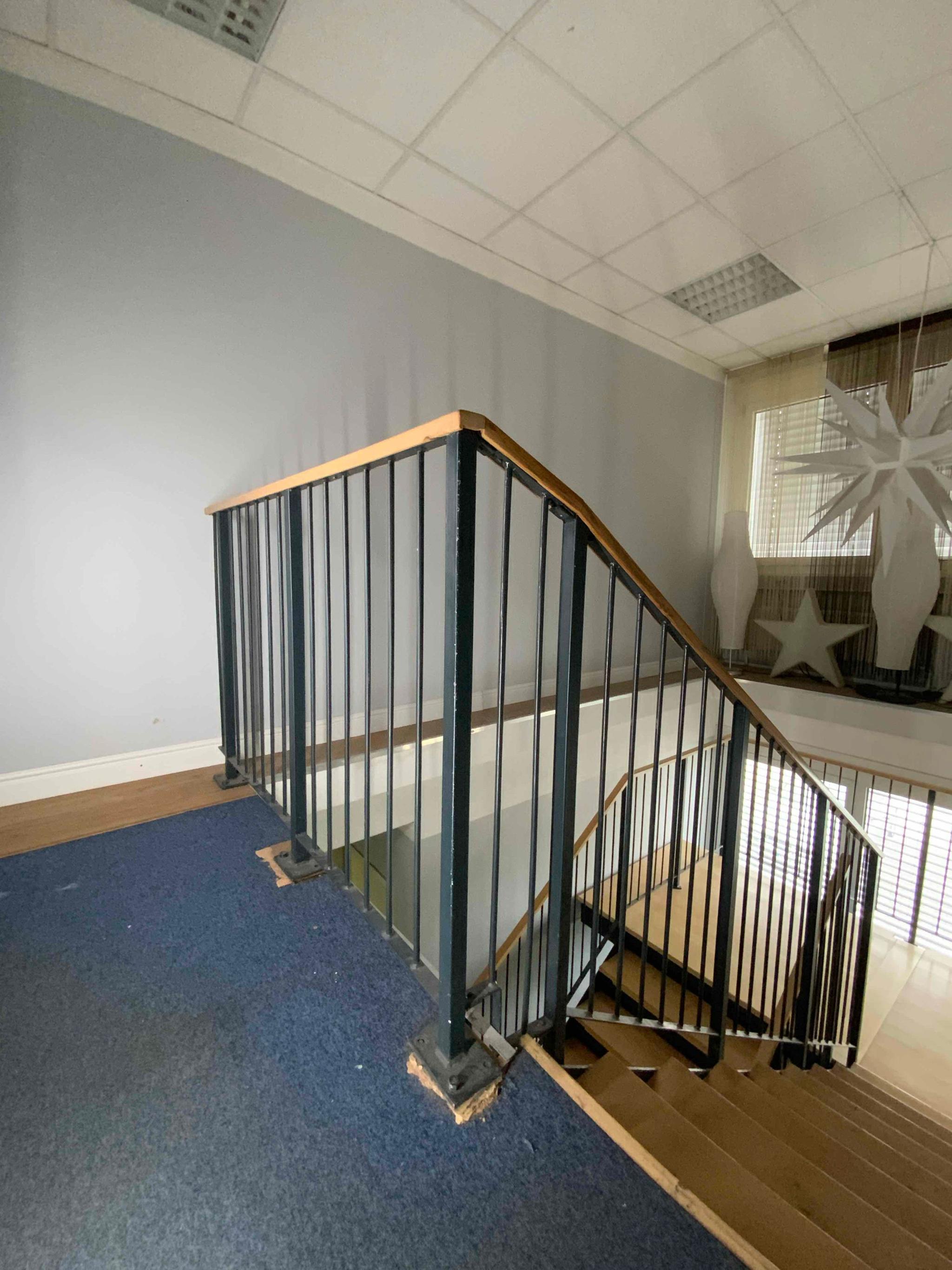 Zweiläufige Treppe mit Zwischenpodest 266x342x388 - Stahl - Vorschaubild 3