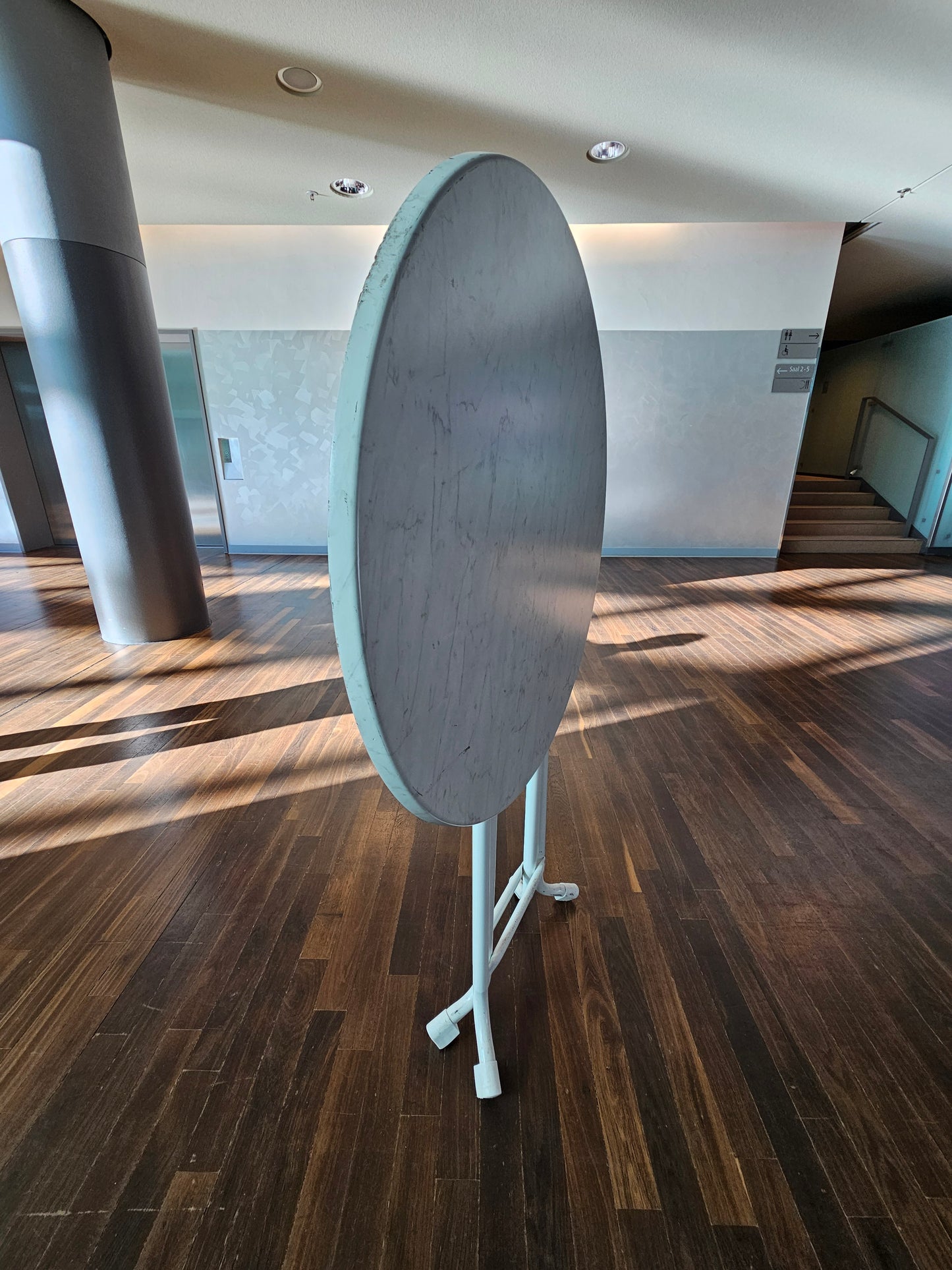 Klapp-Stehtisch weiß oval