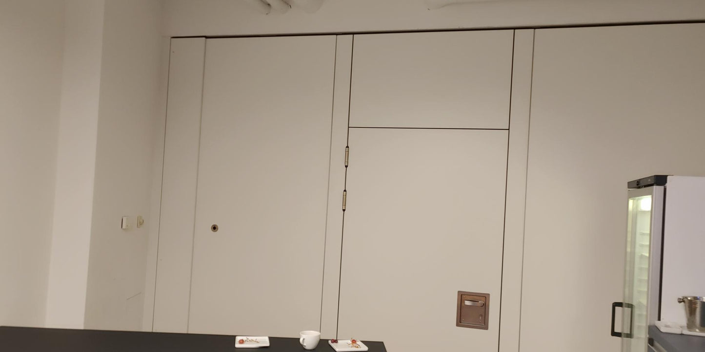 2x Modulare Trennwandanlage mit Fluchttür & Akustik Dorma Hüppe