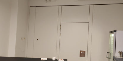 2x Modulare Trennwandanlage mit Fluchttür & Akustik Dorma Hüppe