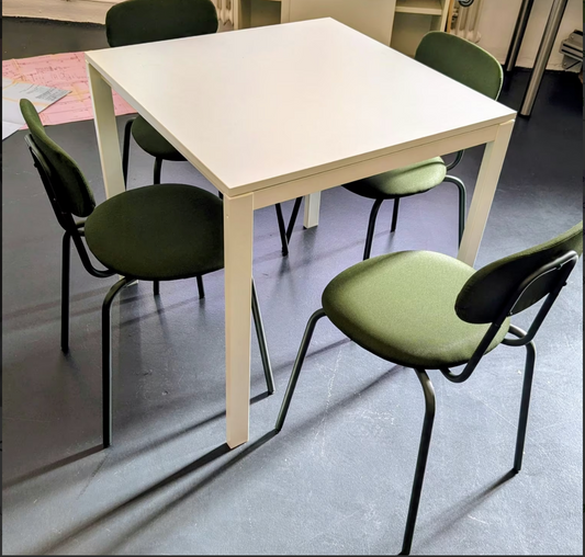 IKEA Melltorp Tisch (75x75x75cm) mit 4 x Östanö Stühlen (45x76x39cm)