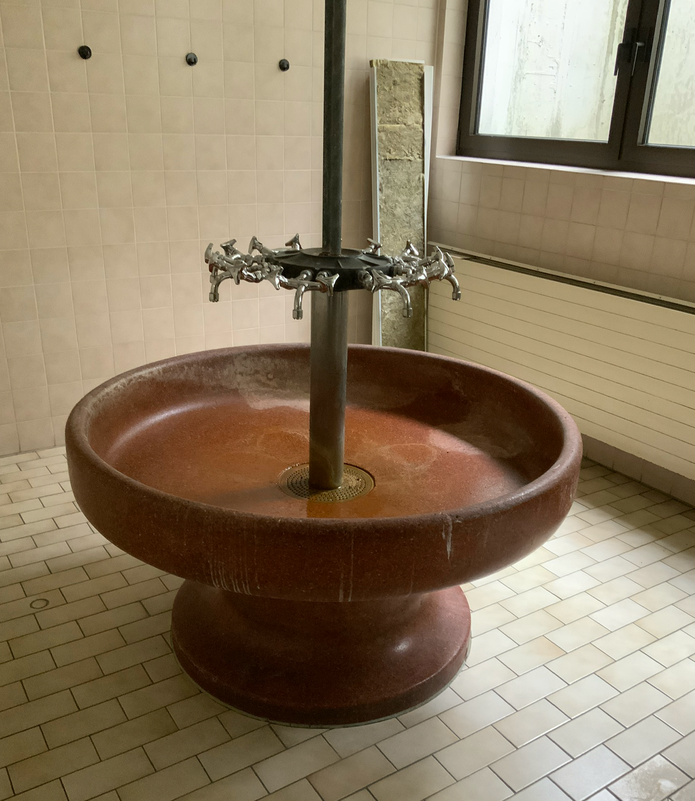 Trinkbrunnen - Betonwerkstein - Ø 1380mm H 730 mm
