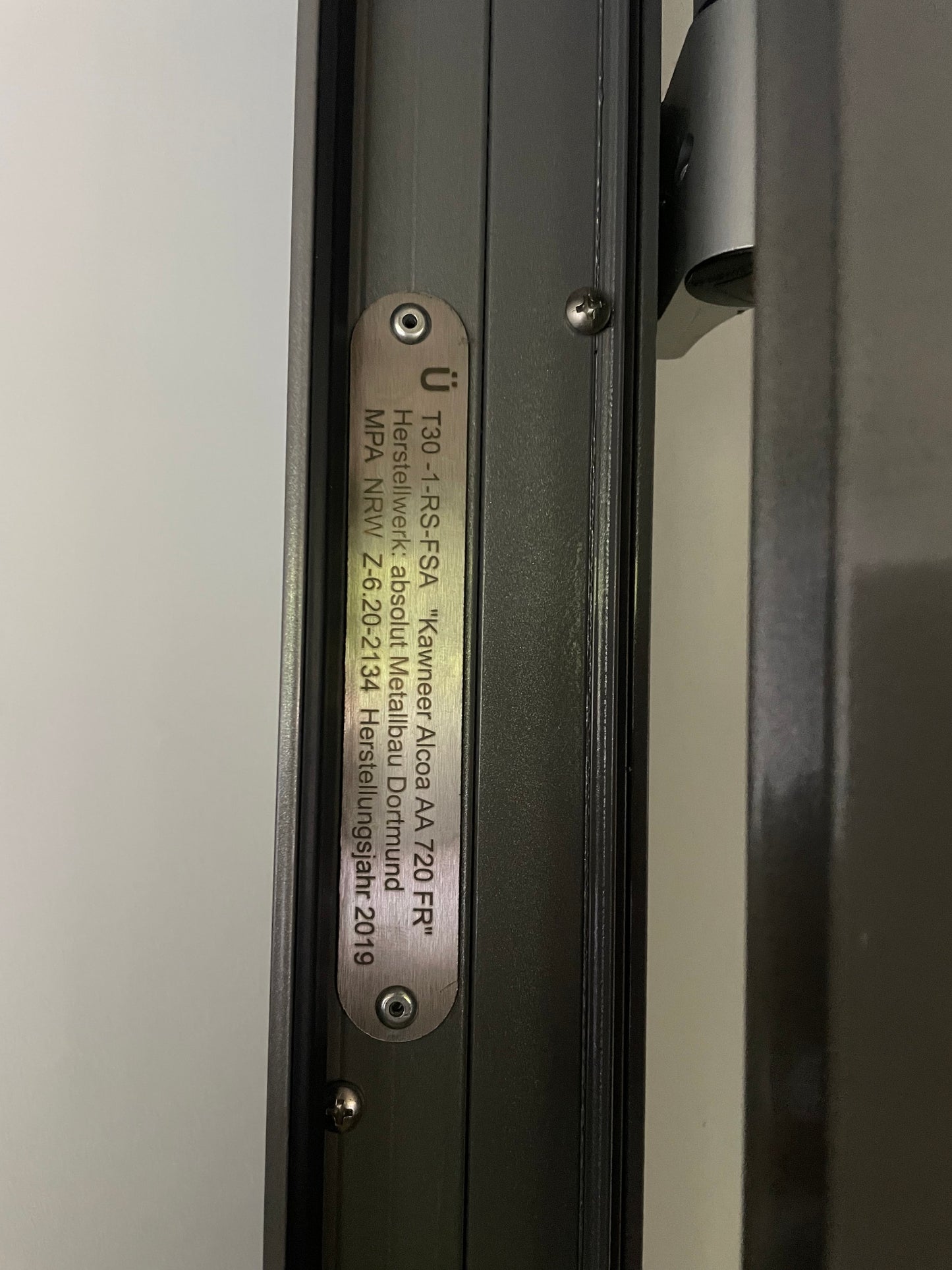 Alu-Brandschutztüren mit Oberlicht T30-1-RS Kawneer AA 720 FR