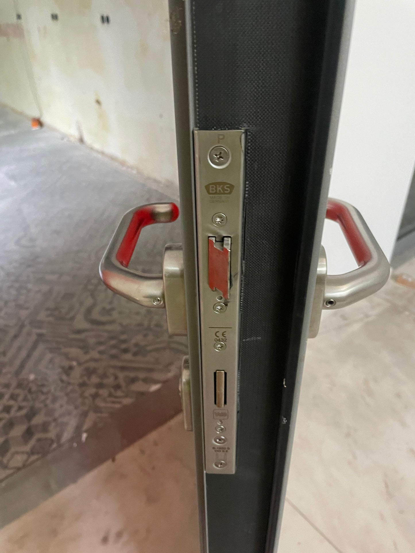 Zweiflüglige Alu-Brandschutztüren T30-2-RS Kawneer AA 720 FR