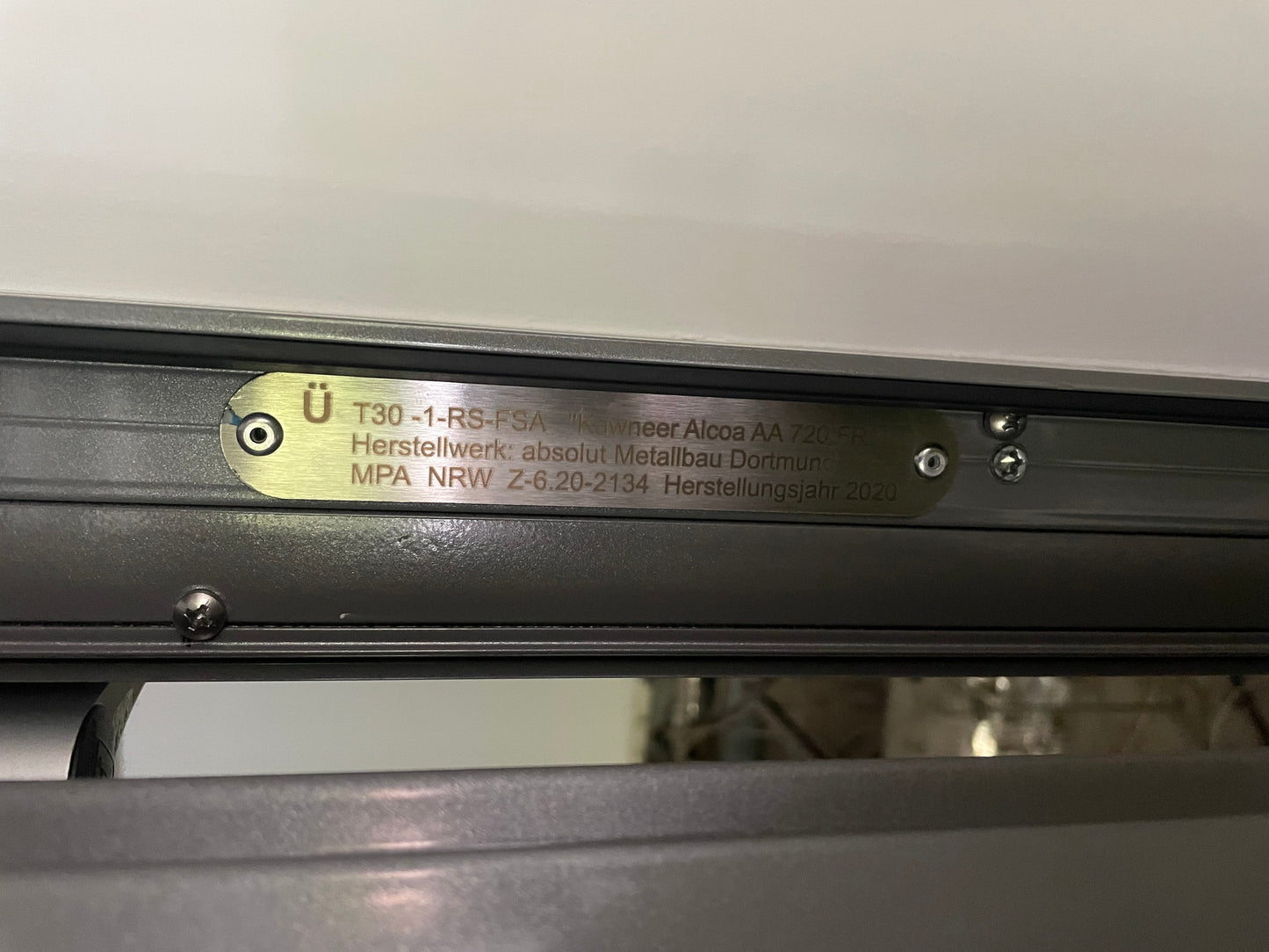 Einflüglige Alu-Brandschutztüren T30-1-RS Kawneer AA 720 FR
