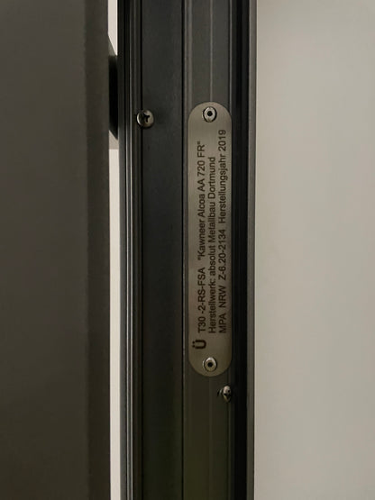 Alu-Brandschutz-Glaswand T30-2-RS Kawneer AA 720 FR | Zweiflügliges Großelement