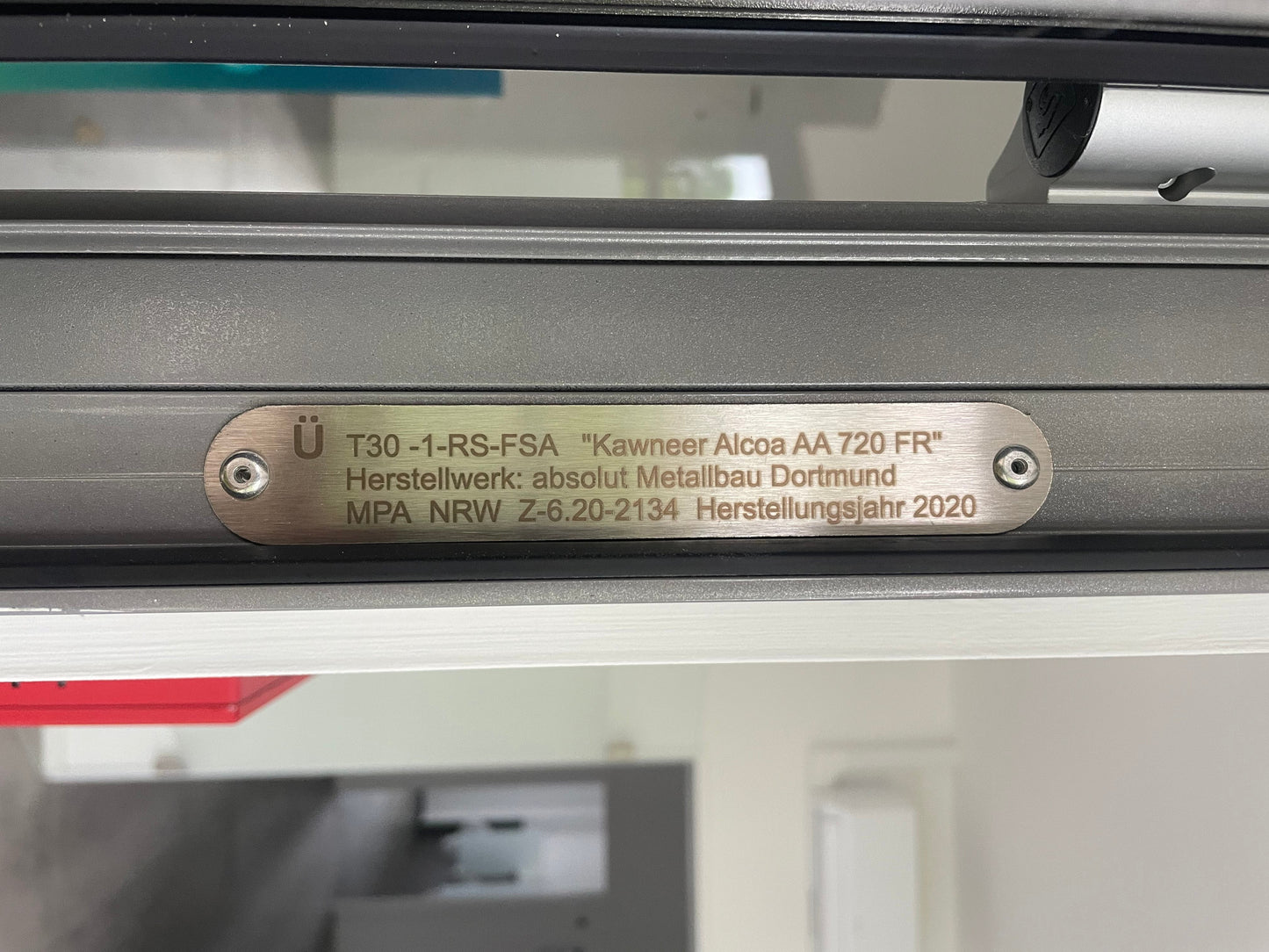 Einflüglige Alu-Brandschutztüren T30-1-RS Kawneer AA 720 FR