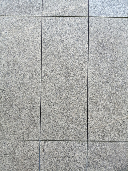 Granitstein Bianco Sardo Fassadenplatten 84 cm Länge